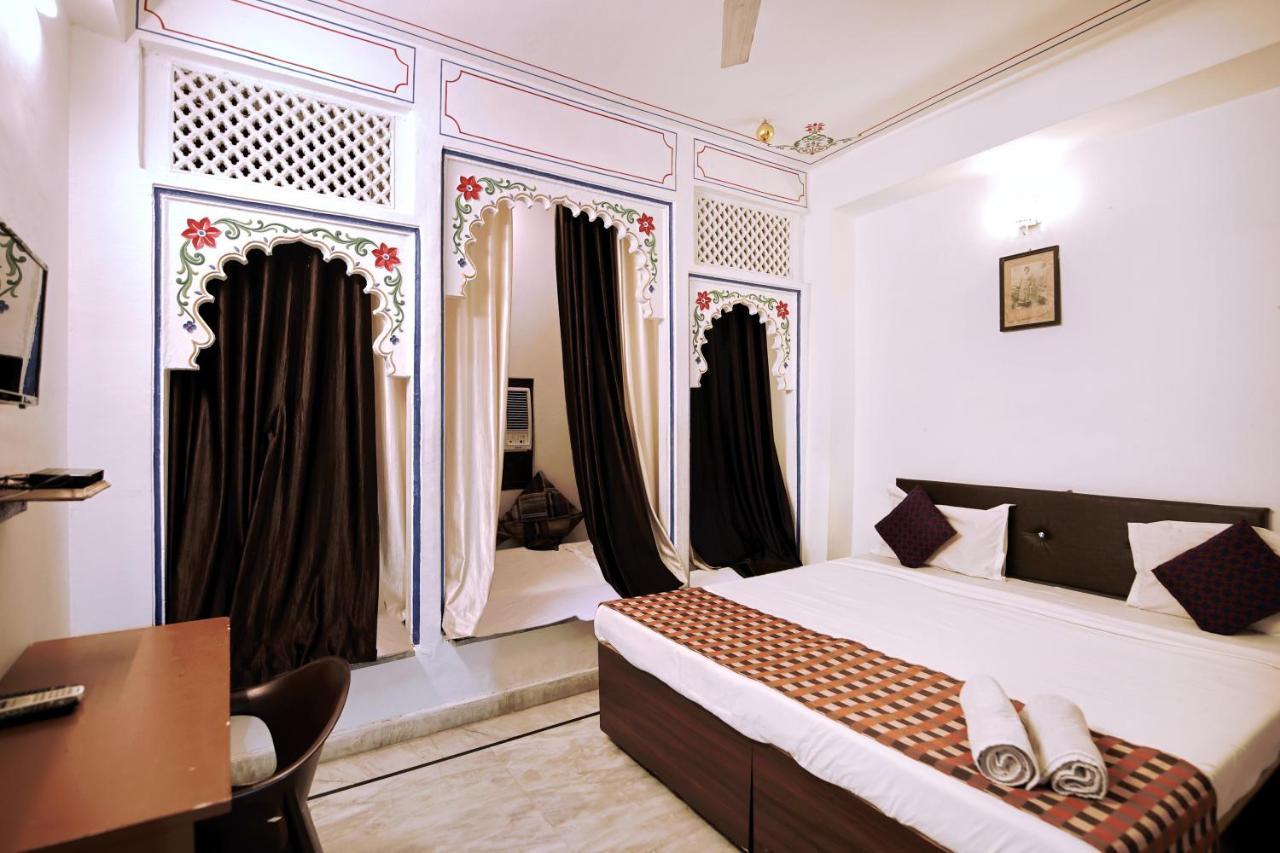 The View Hotel- On Pichola 3*