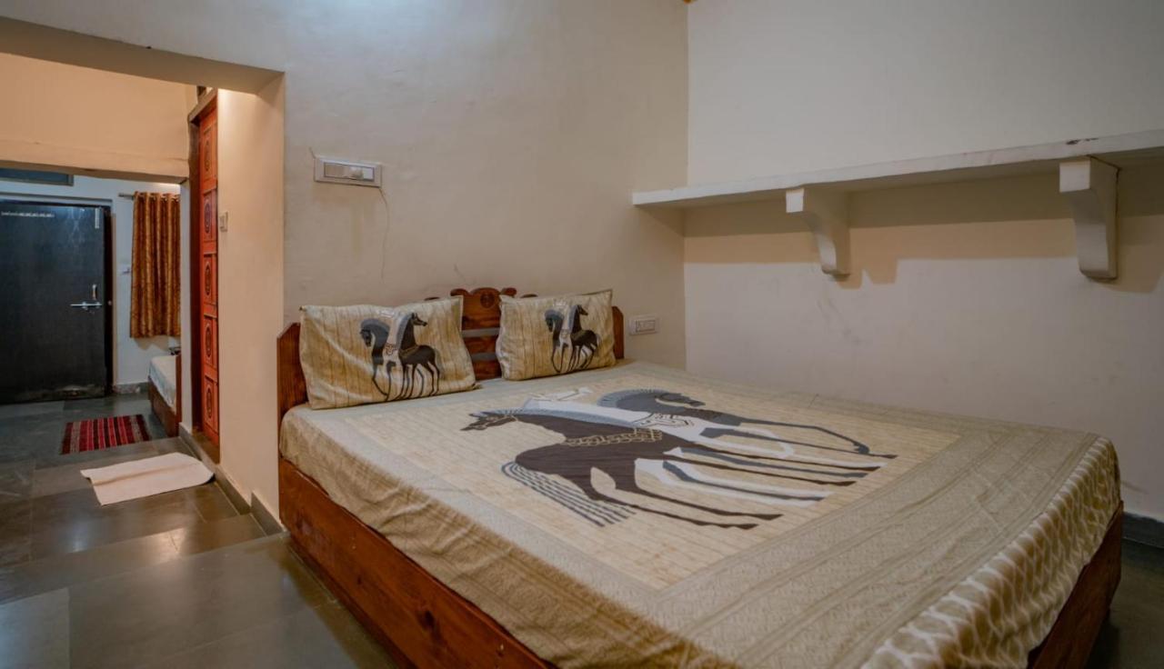 Hotel Ambavgarh Palace Udaipur