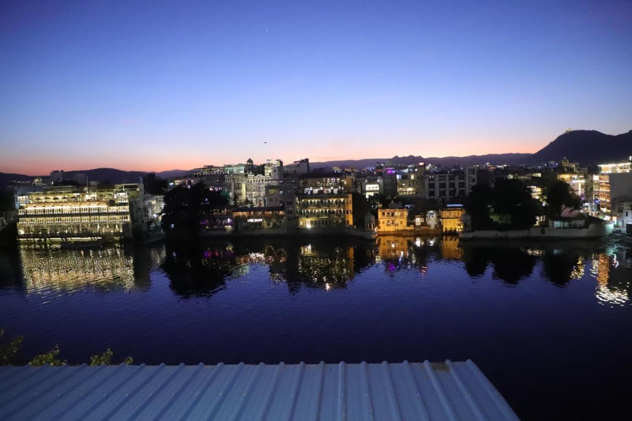 Jheel Kinara View Hotel Udaipur