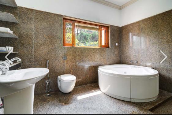 Yaan Retreat-lake View-private Pool 5*