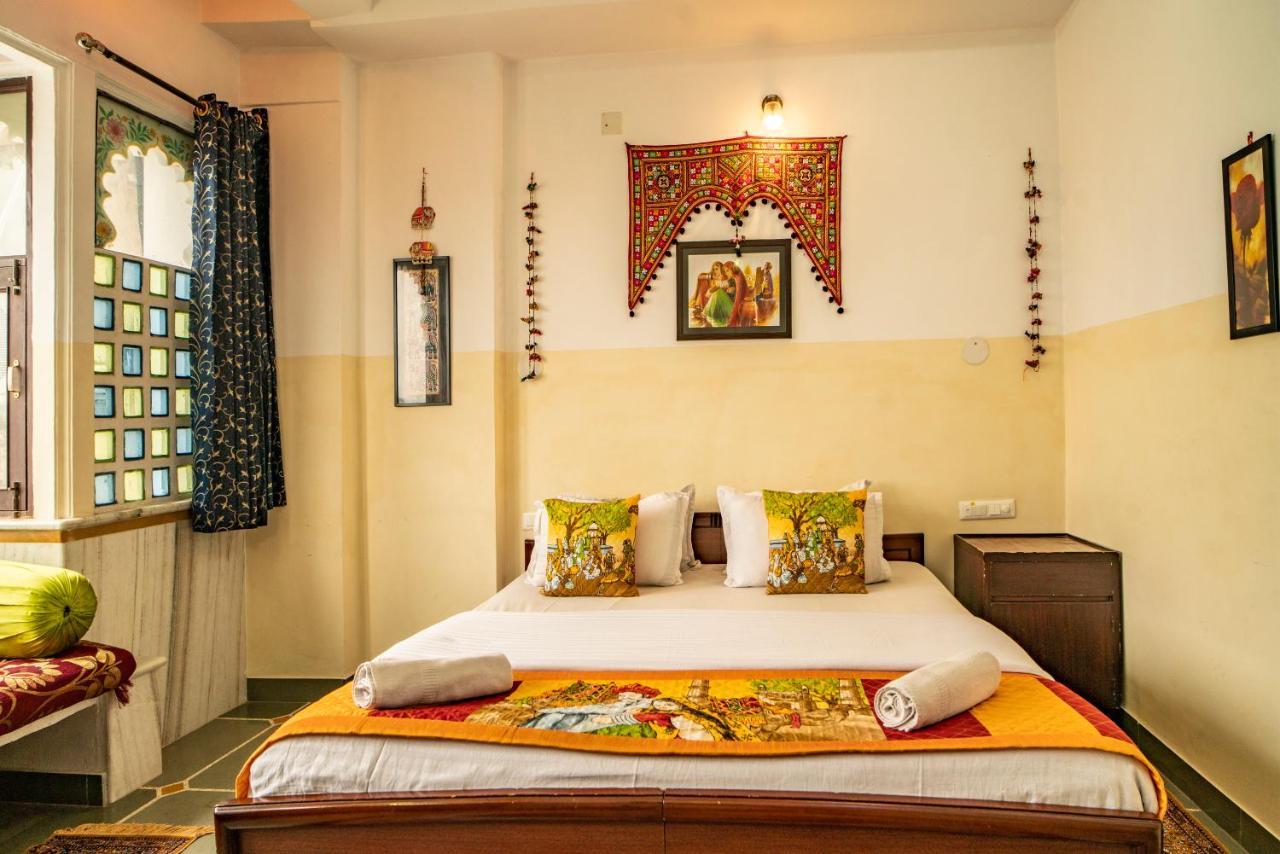 Hotel Girnar 3*