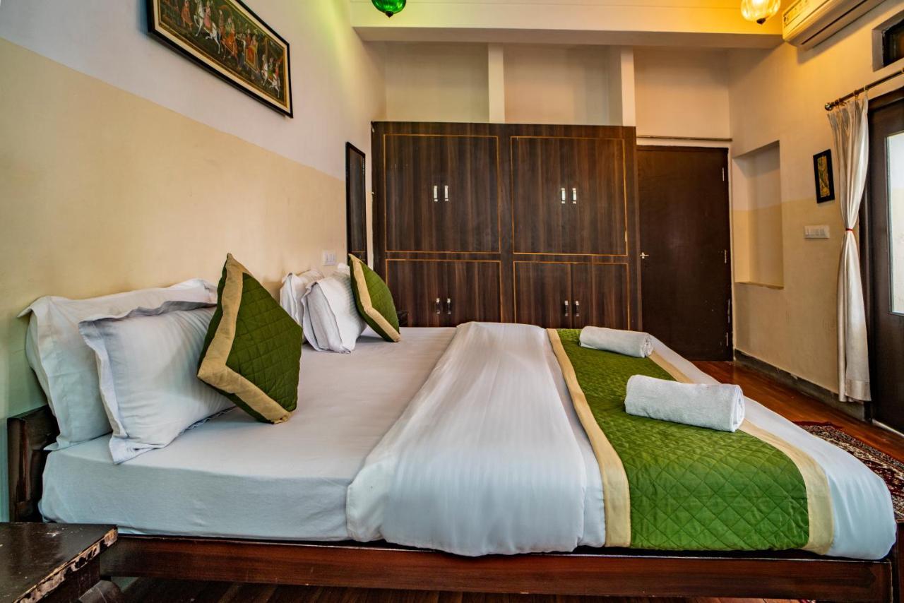 Girnar Hotel Udaipur