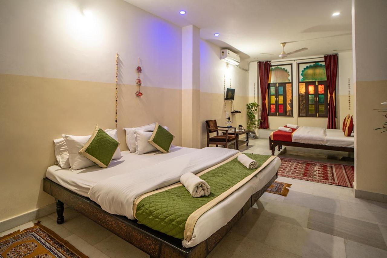 Hotel Girnar 3*