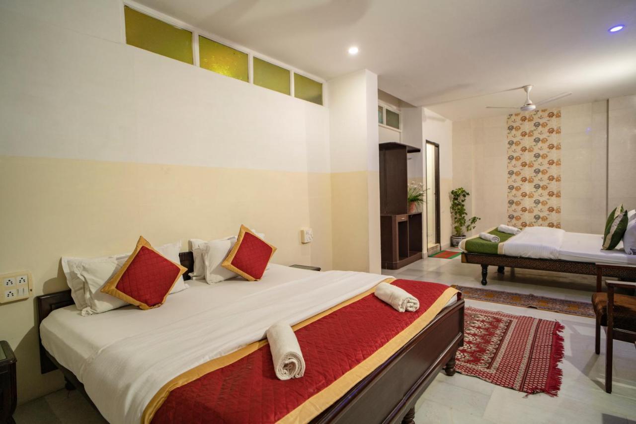 Girnar Hotel Udaipur