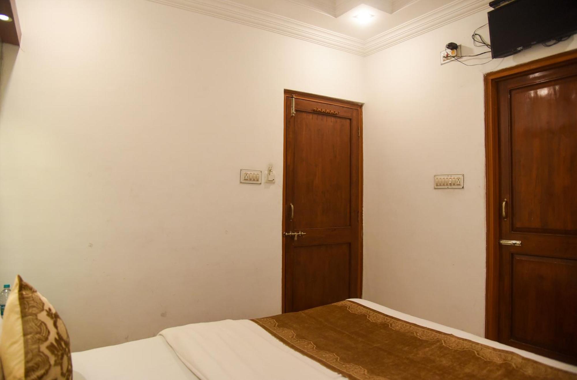 Sajjan Hotel 3*