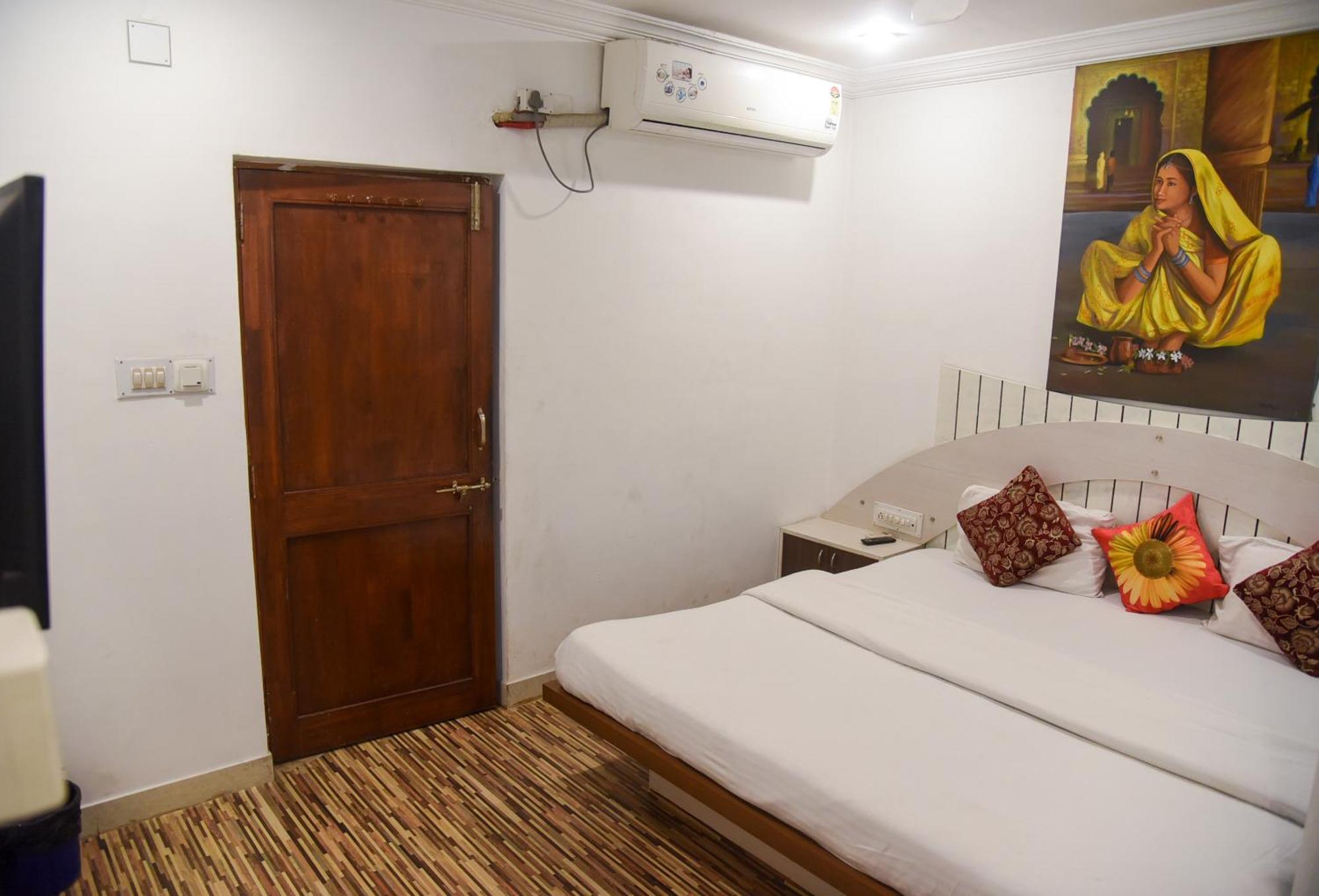 Sajjan Hotel