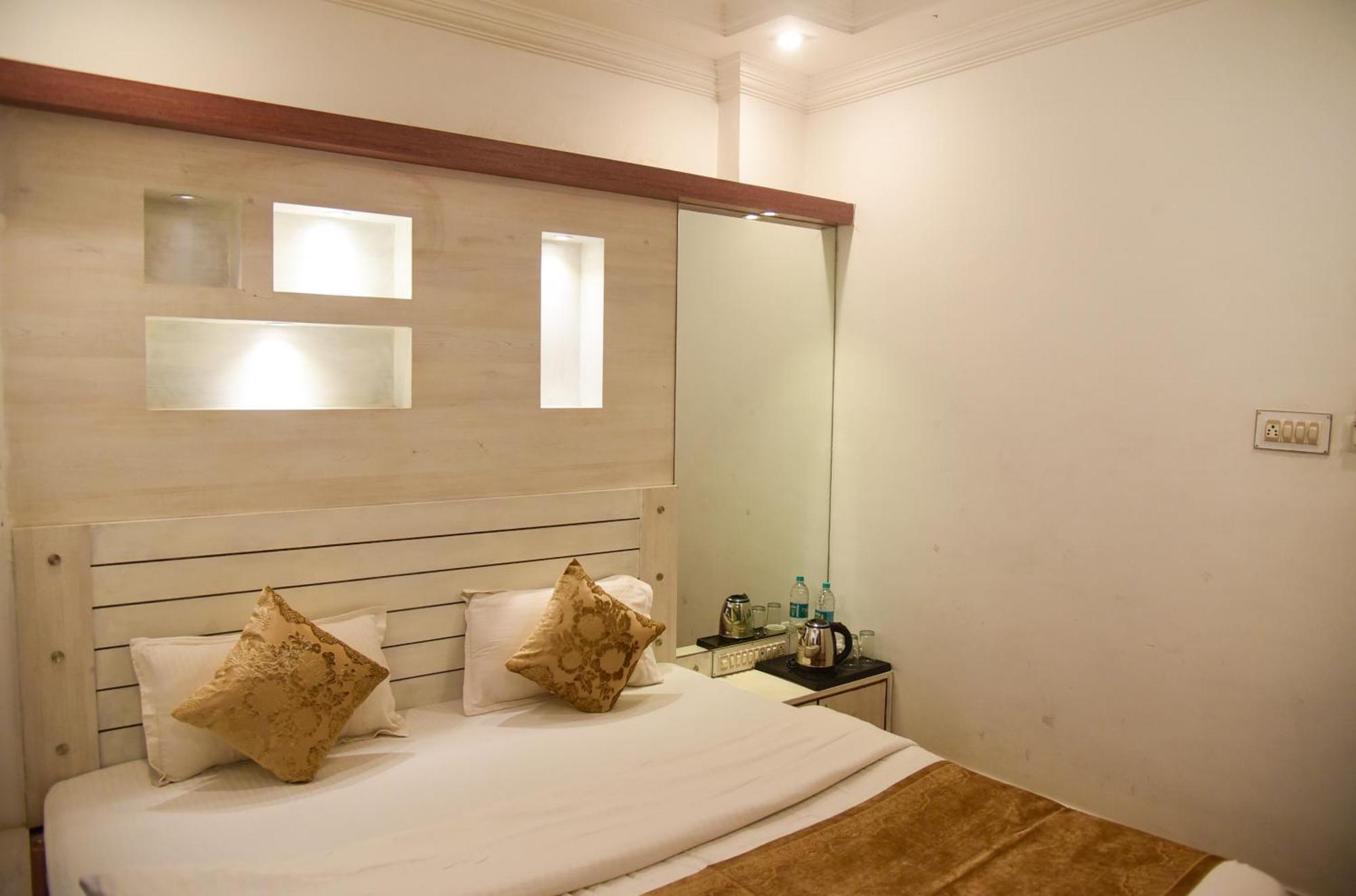 Sajjan Hotel 3*