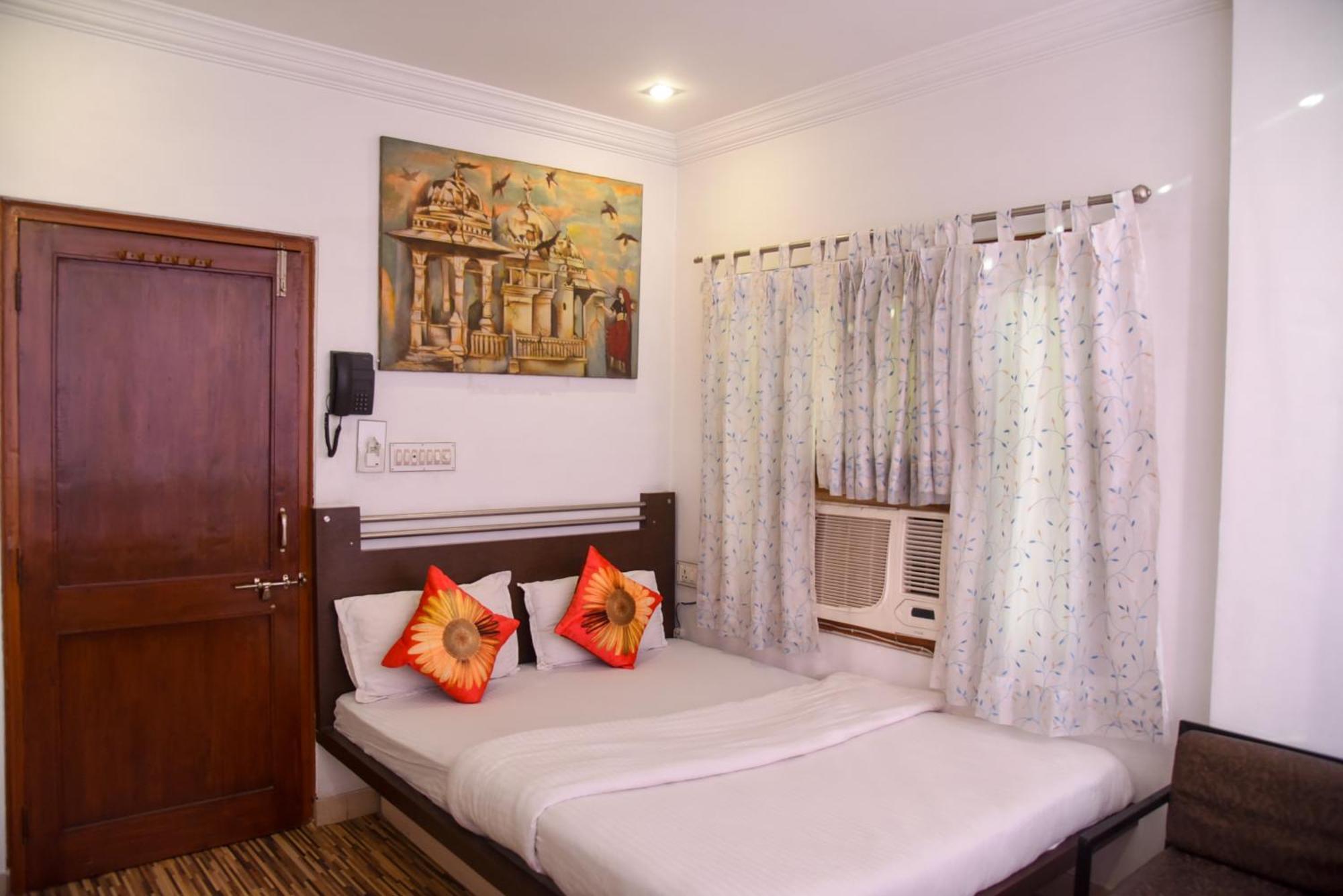 Sajjan Hotel