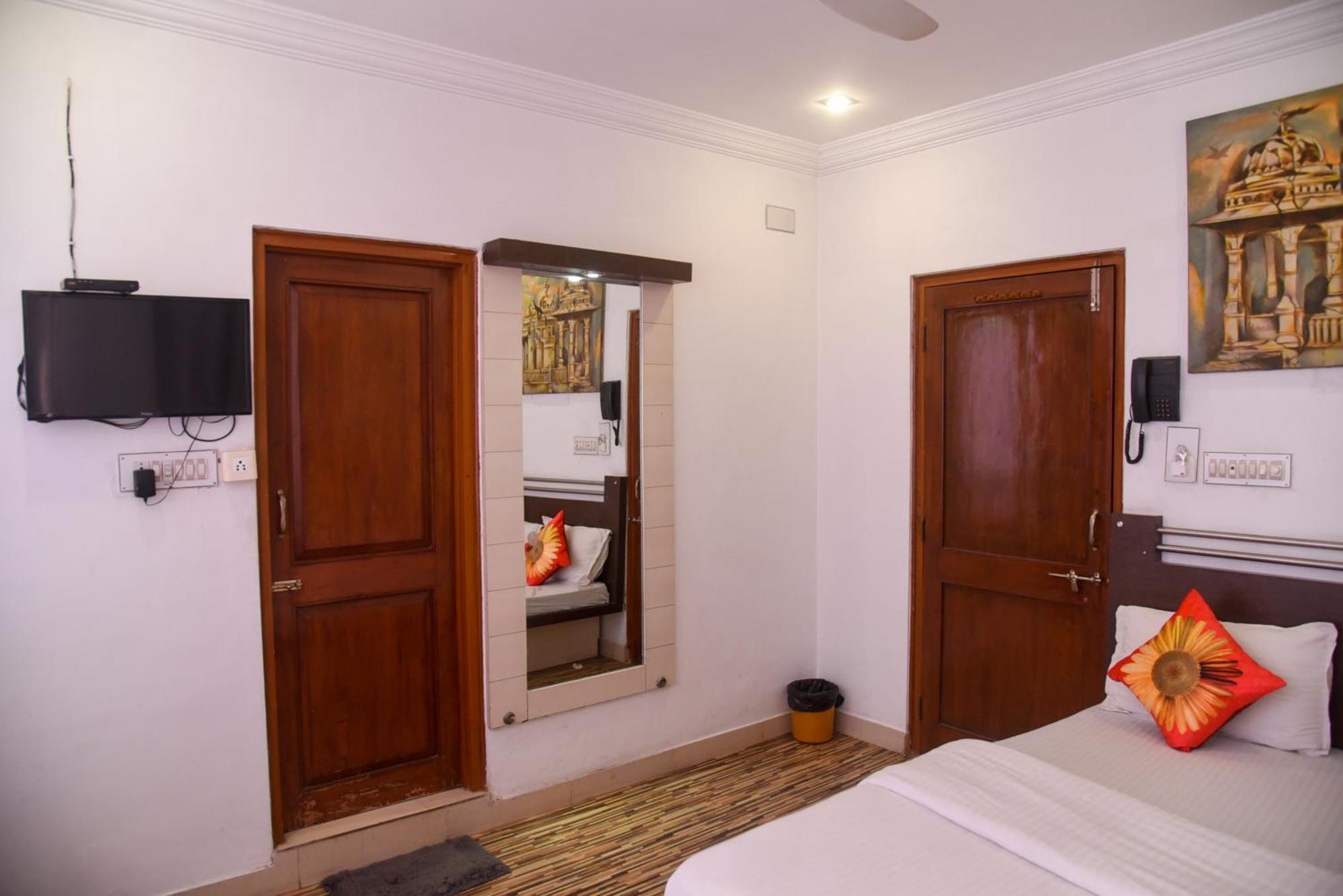 Hotel Sajjan 3*