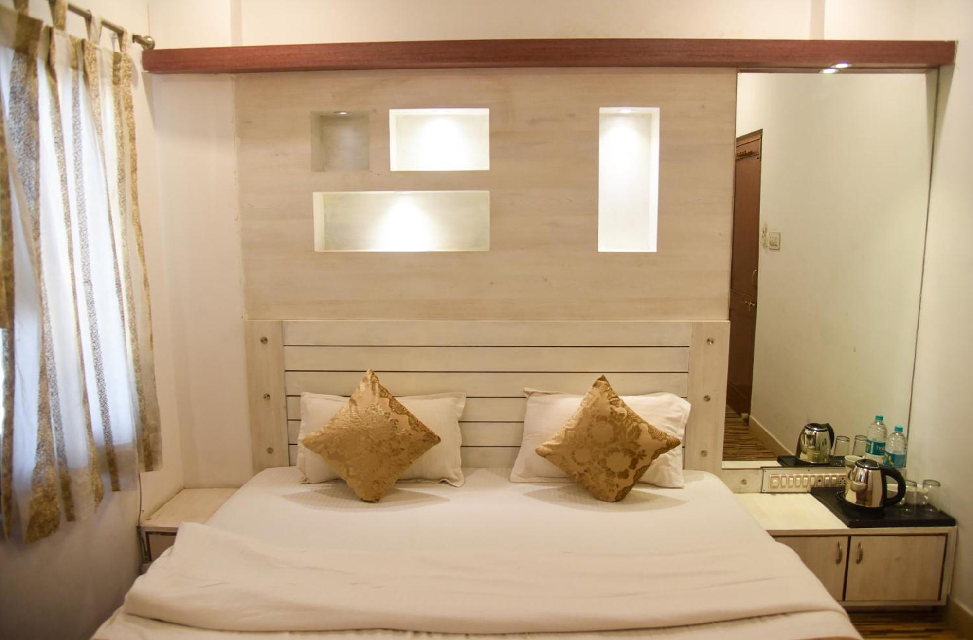 Sajjan Hotel 3*