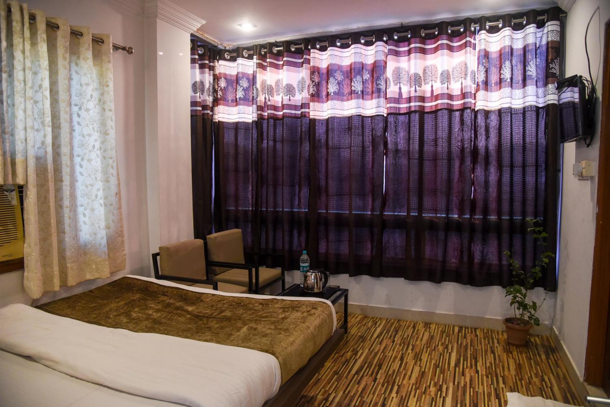 Hotel Sajjan 3*