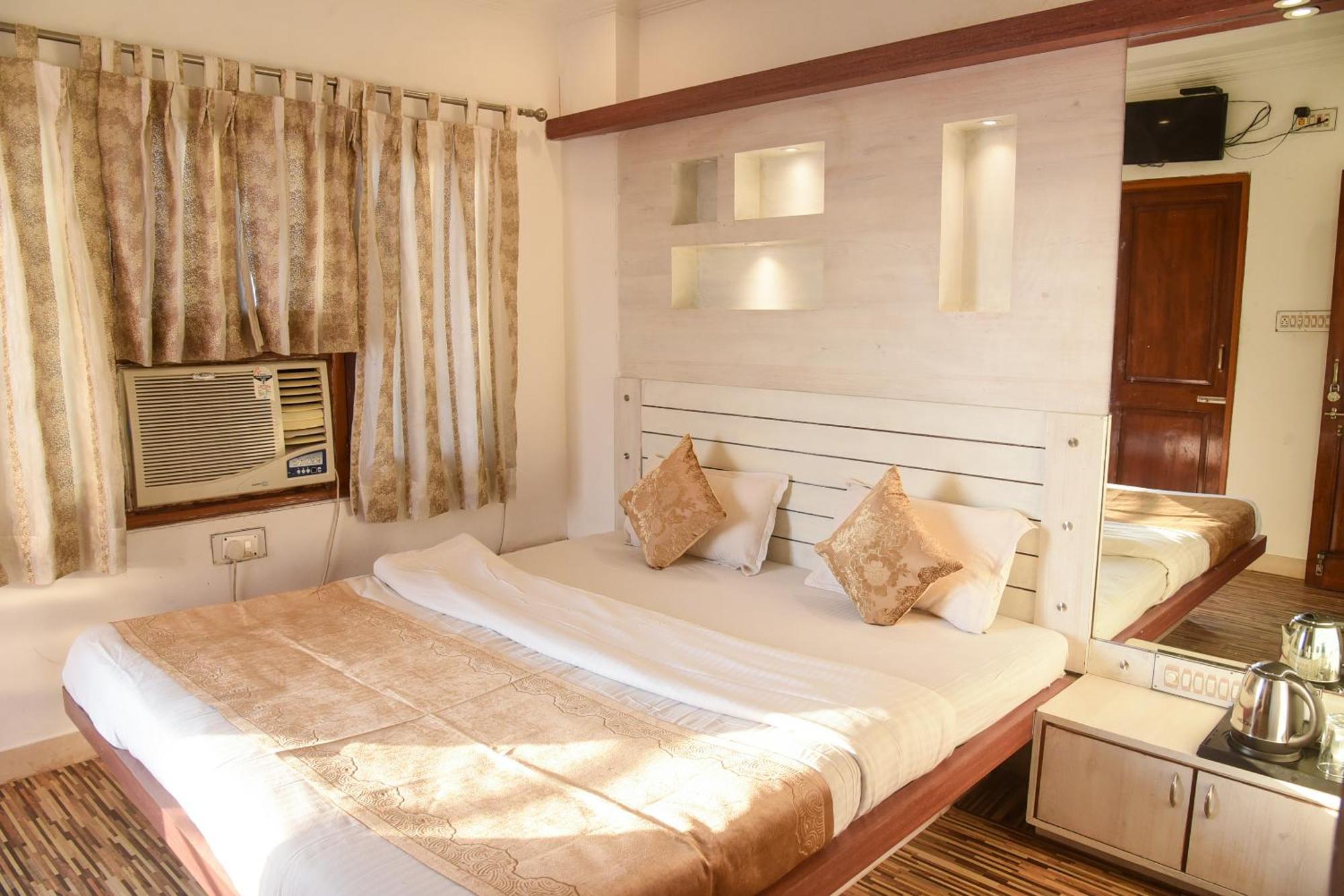 Hotel Sajjan