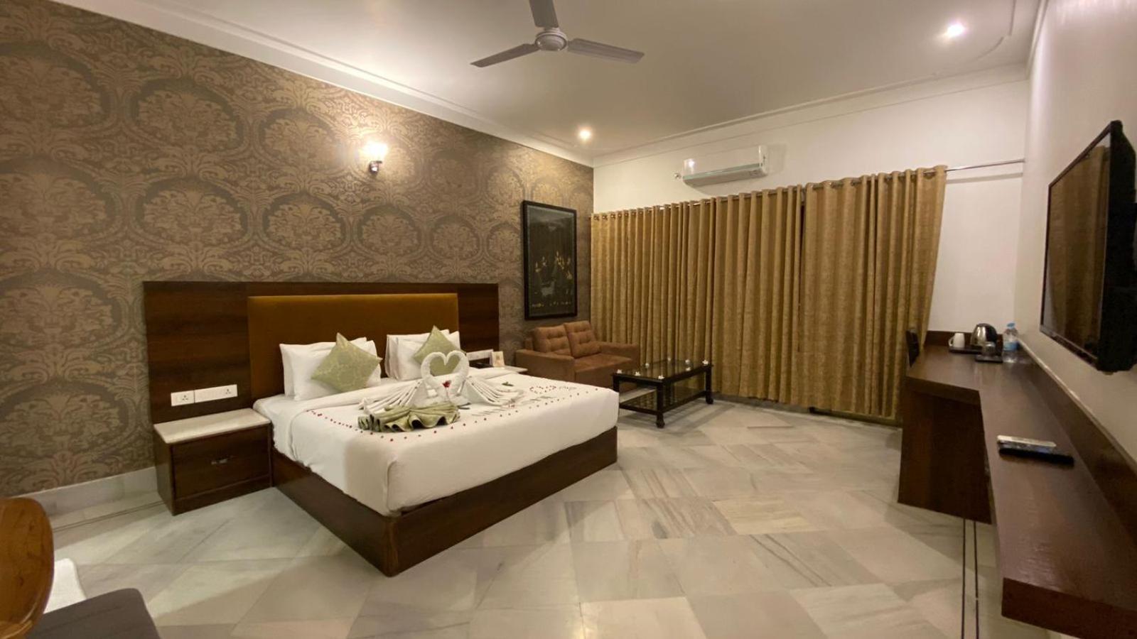 Mewar Palace And Spa Hotel Udaipur