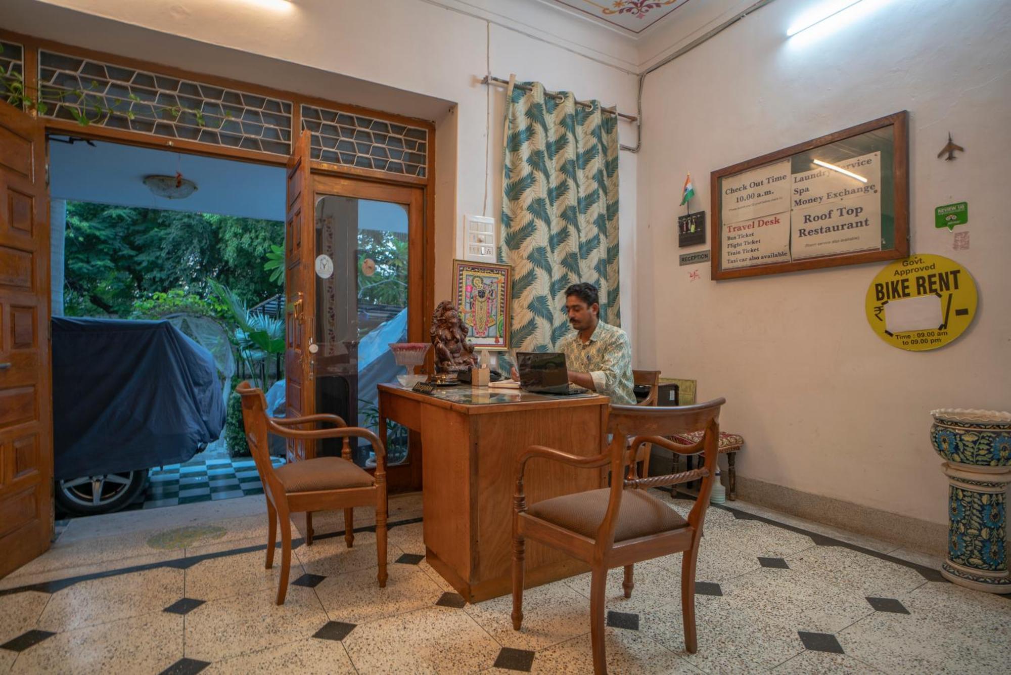 Hotel Ambavgarh Palace 3*