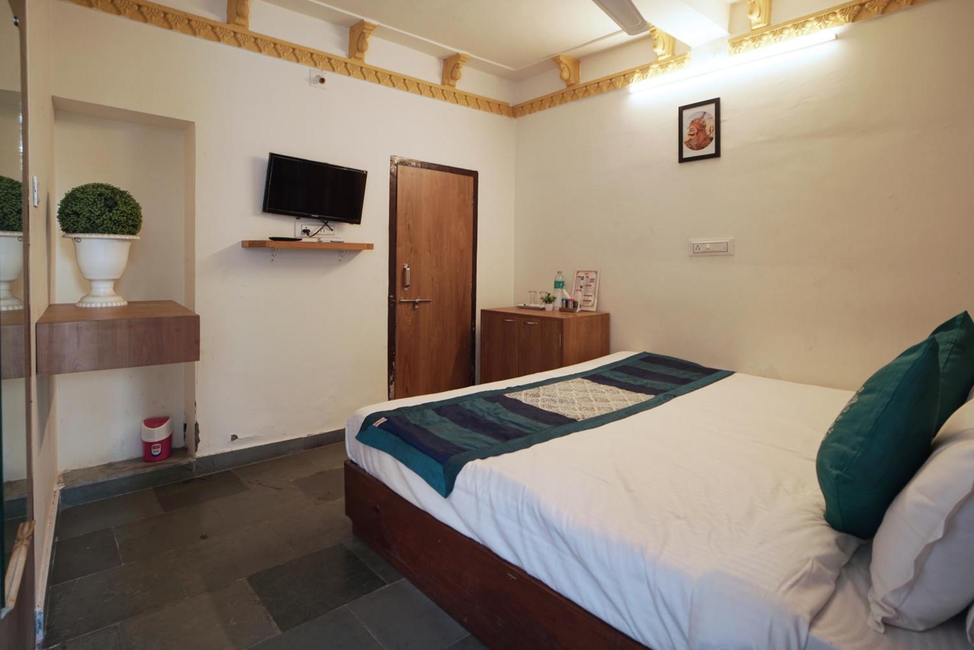 Ambavgarh Palace Hotel 3*