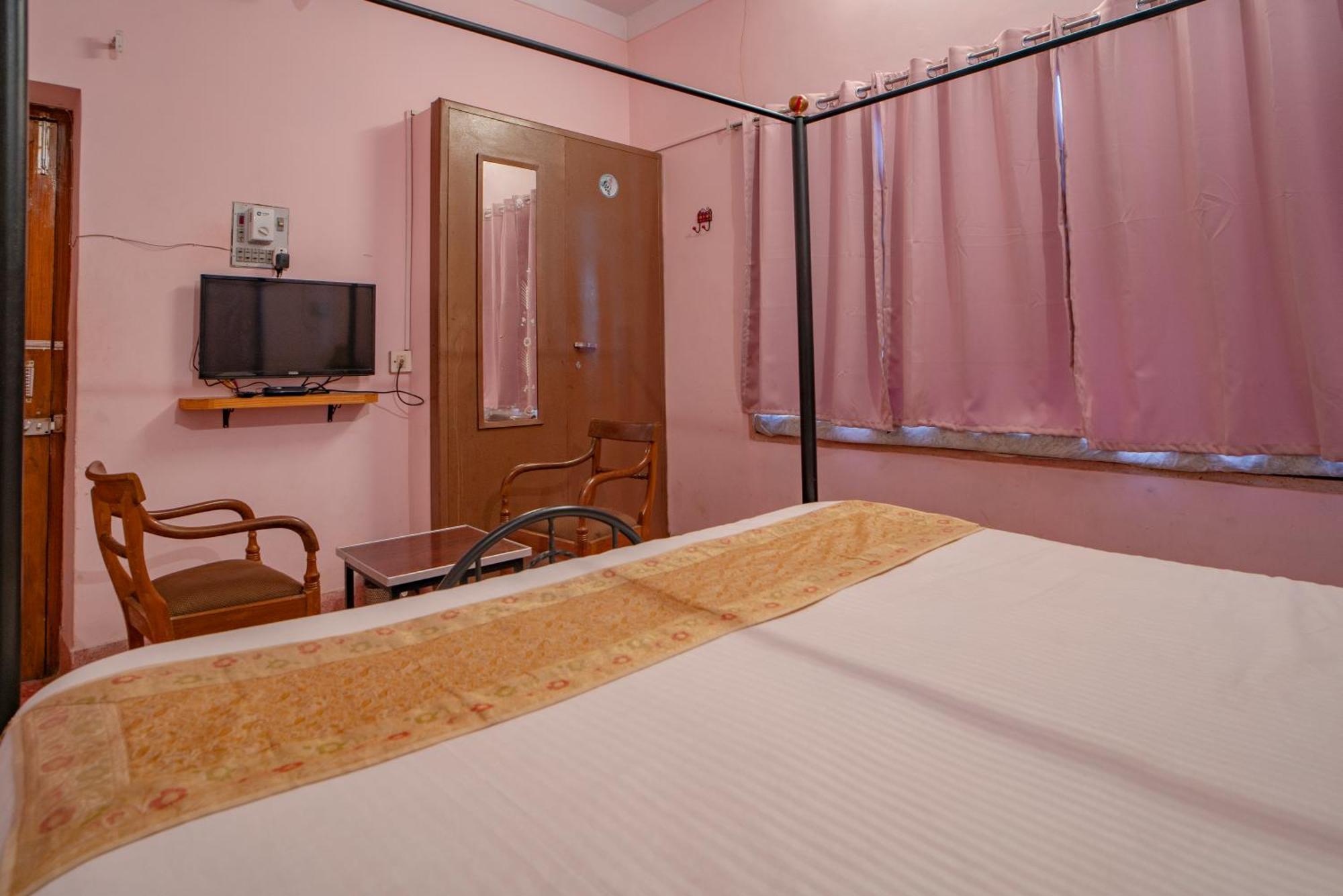 Hotel Ambavgarh Palace Udaipur