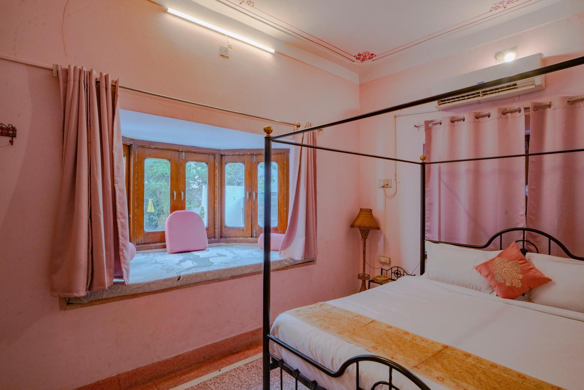 Hotel Ambavgarh Palace Udaipur