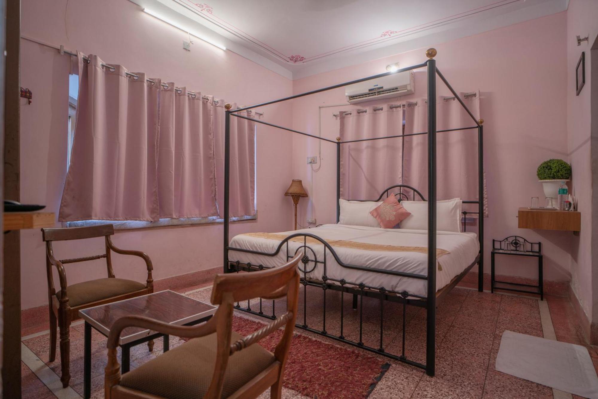 Hotel Ambavgarh Palace Udaipur