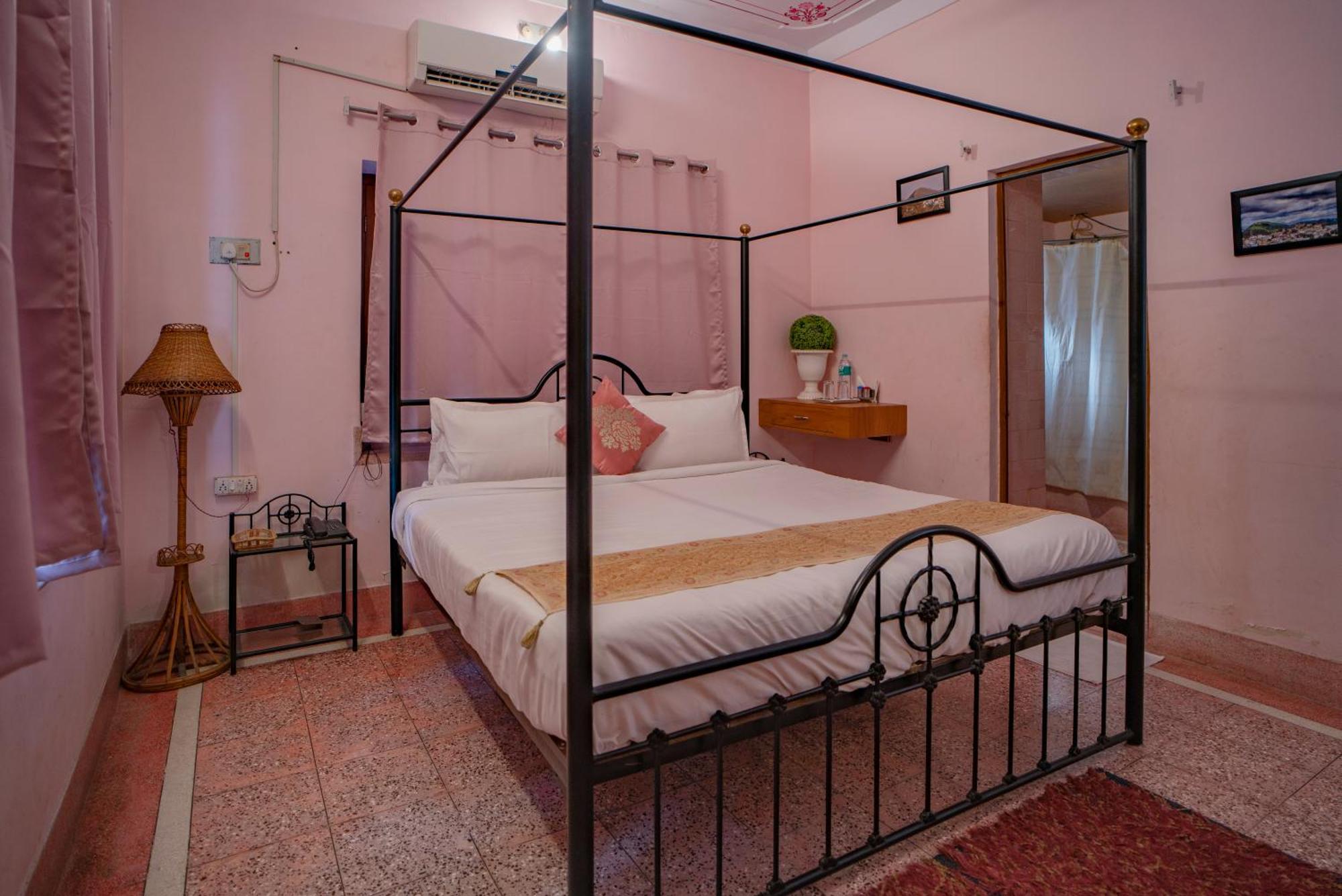 Hotel Ambavgarh Palace Udaipur