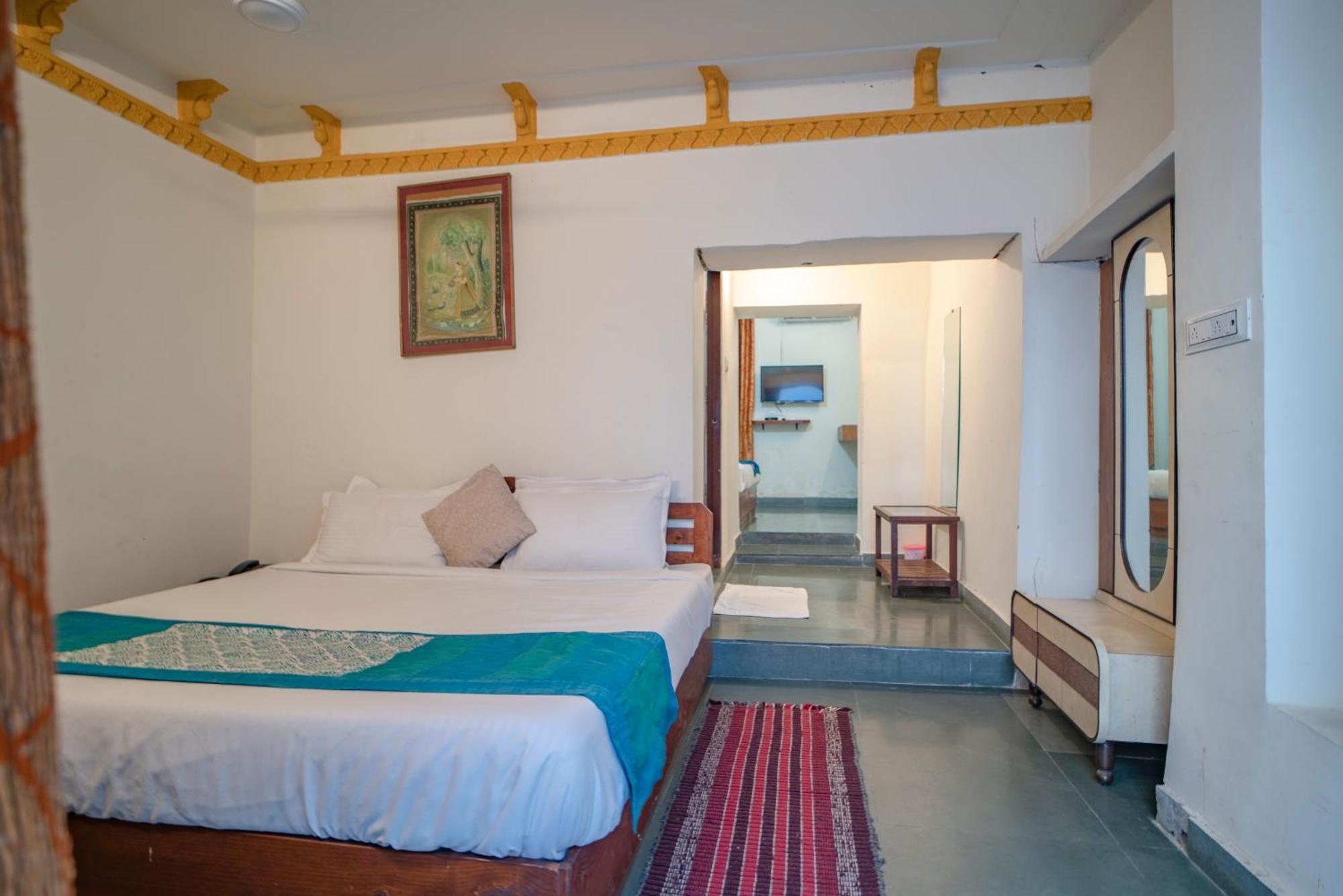 Hotel Ambavgarh Palace 3*