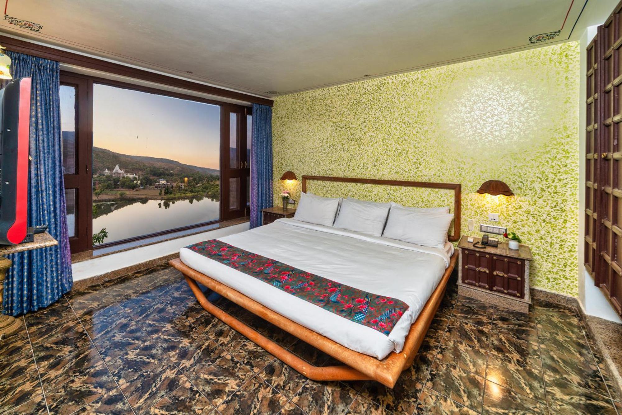 Yaan Retreat-lake View-private Pool Resort Udaipur