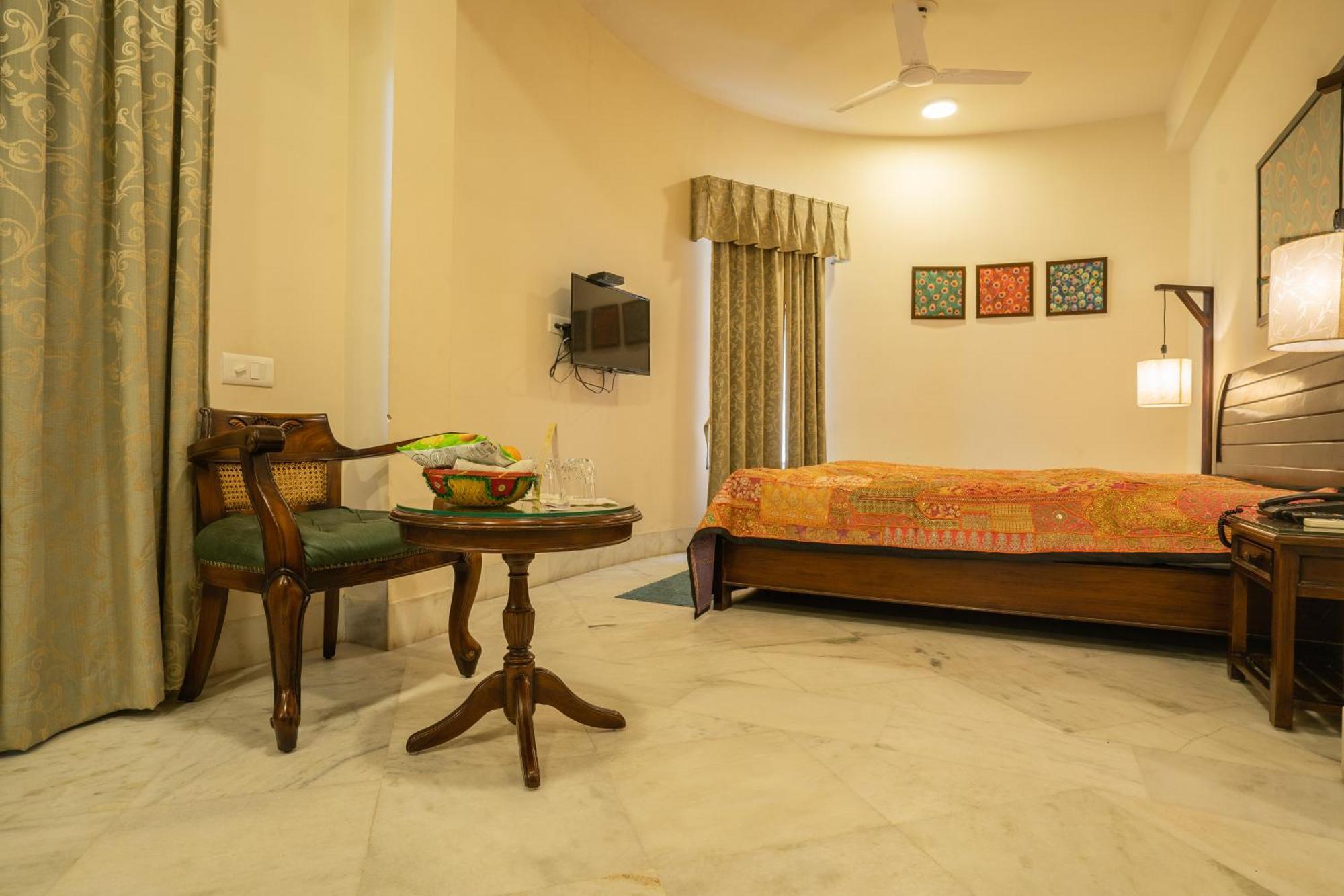 Tripli Shambhu Hotel 3*