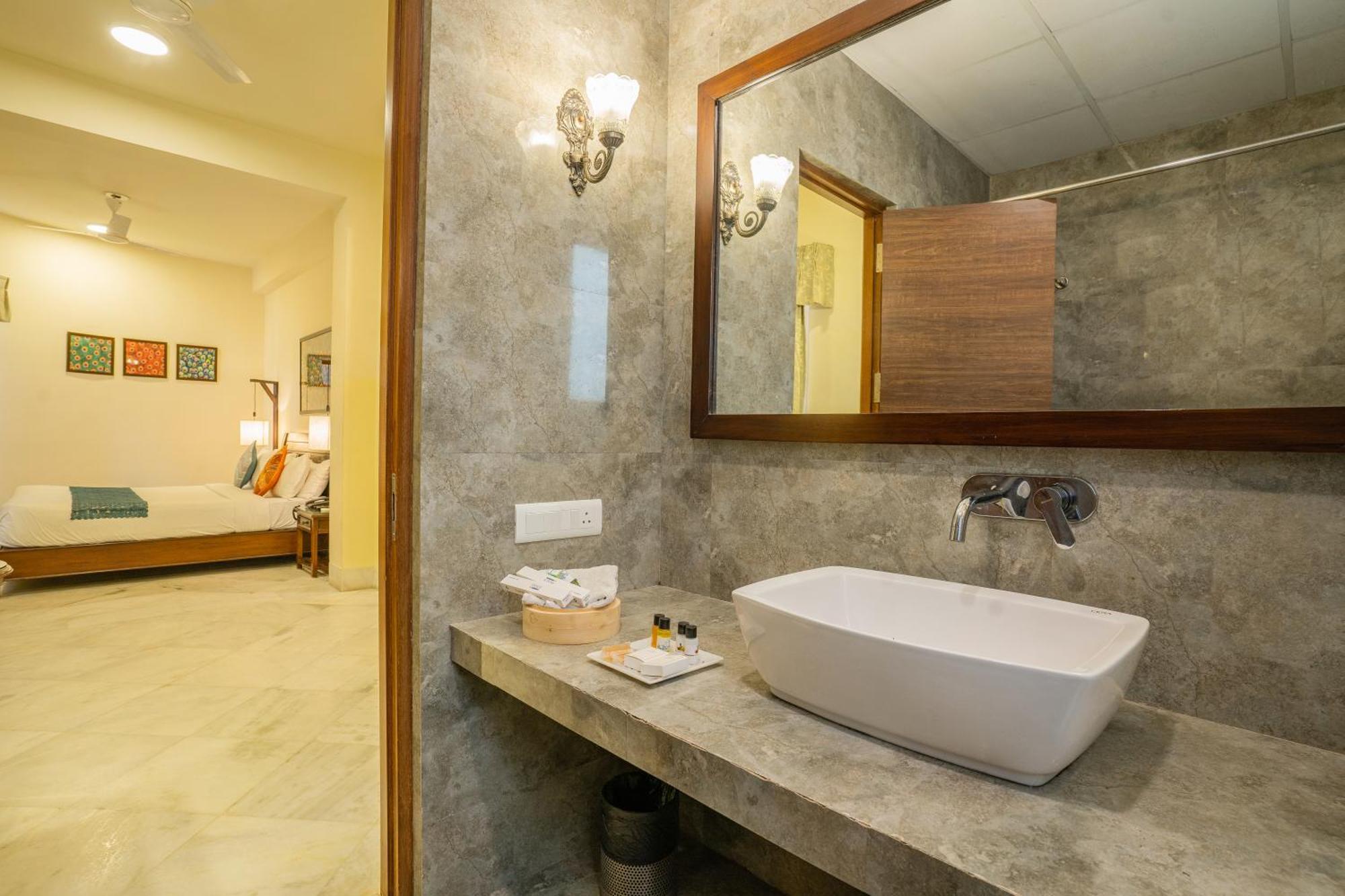 Tripli Shambhu Hotel 3*