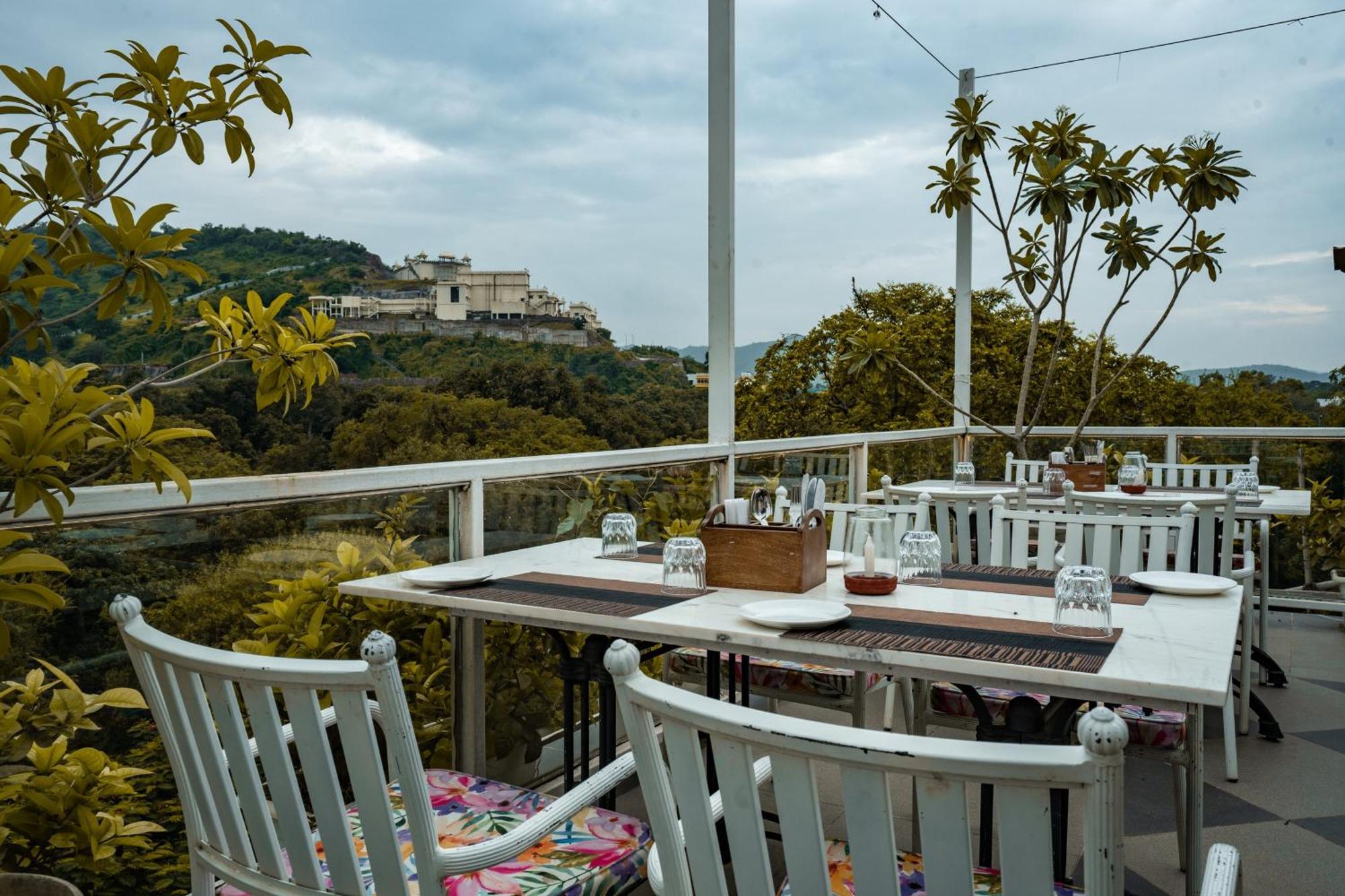 Tripli Shambhu Hotel 3*