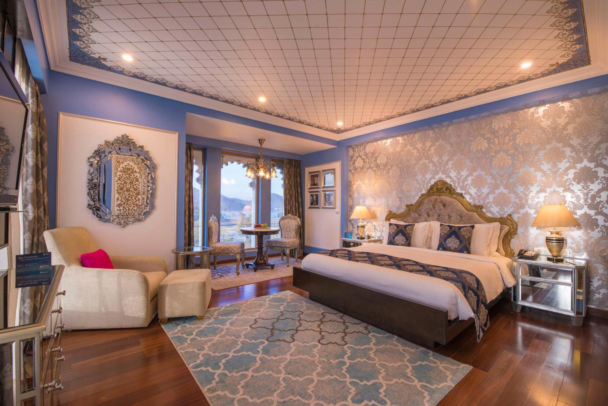 Radisson Blu Palace & 5* Udaipur