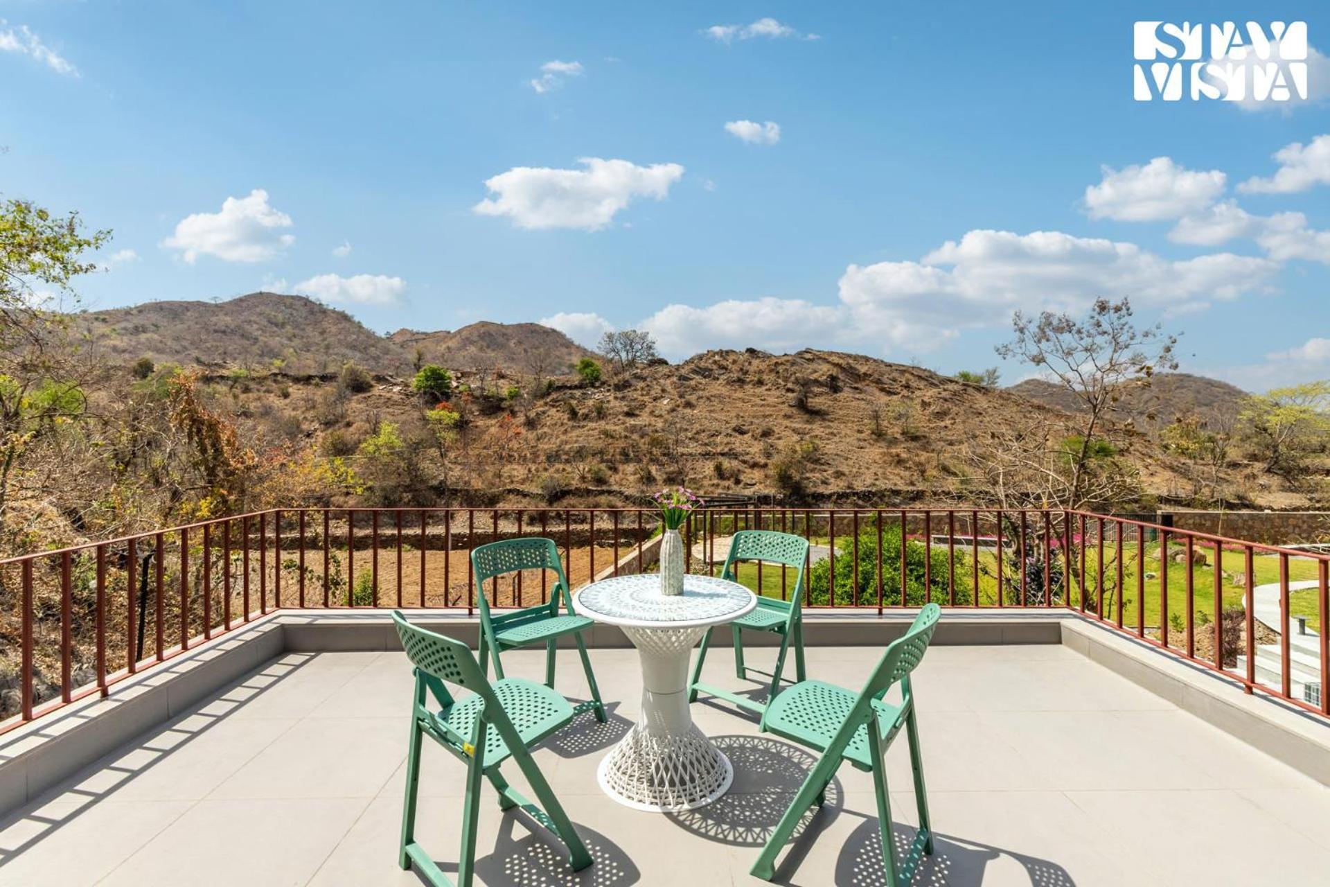 Stayvista's Ikebana - Living By The Forest Edge - Mountain-view With Infinity Pool, Lawn, & Indoor-outdoor Games * Udaipur
