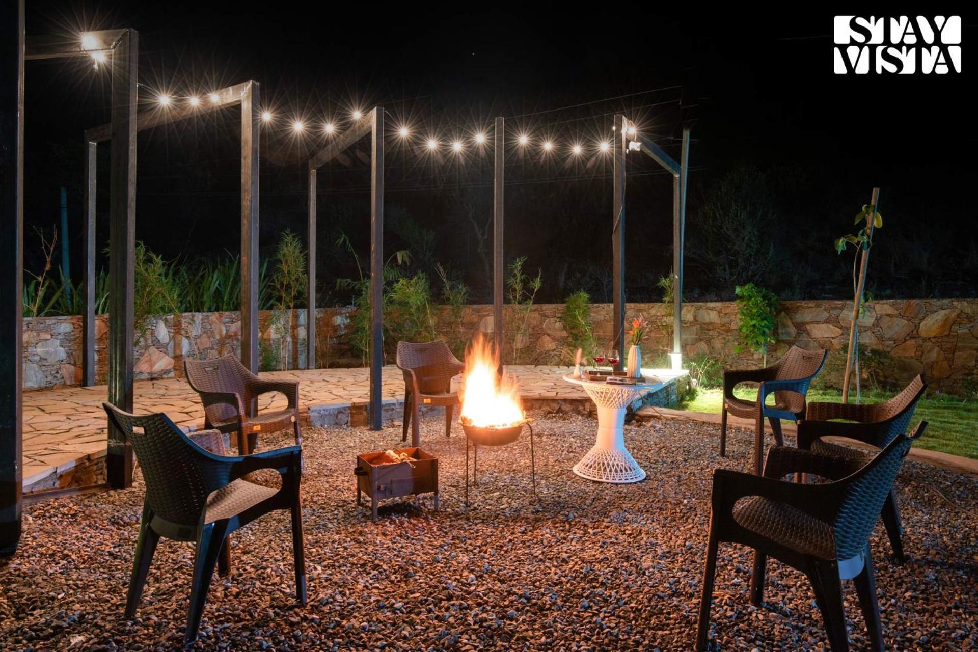 Stayvista's Ikebana - Living By The Forest Edge - Mountain-view With Infinity Pool, Lawn, & Indoor-outdoor Games Udaipur