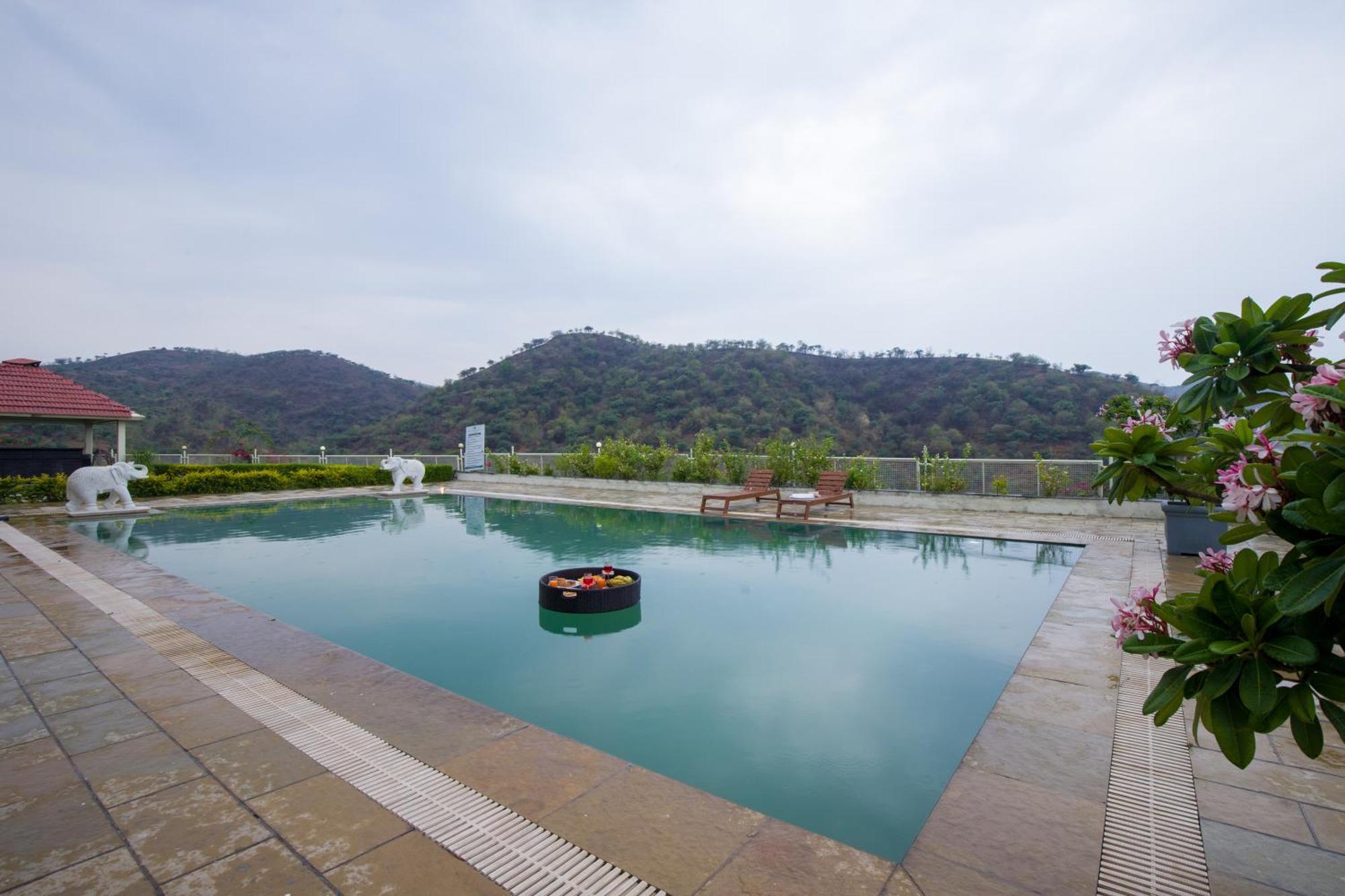 Elivaas Shourya Celesta Luxe 3bhk With Pvt Pool, Villa *