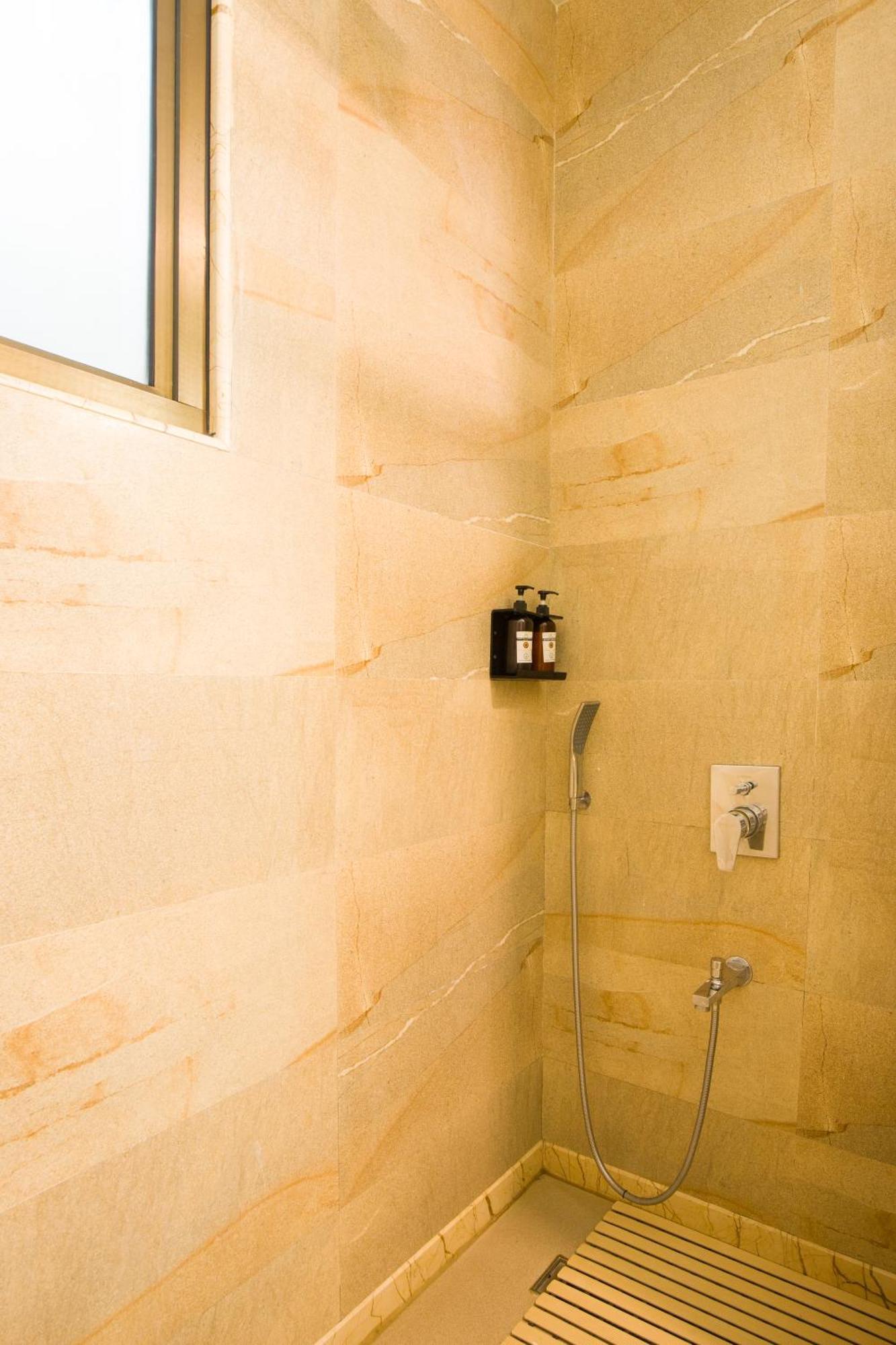 Elivaas Shourya Celesta Luxe 3bhk With Pvt Pool,
