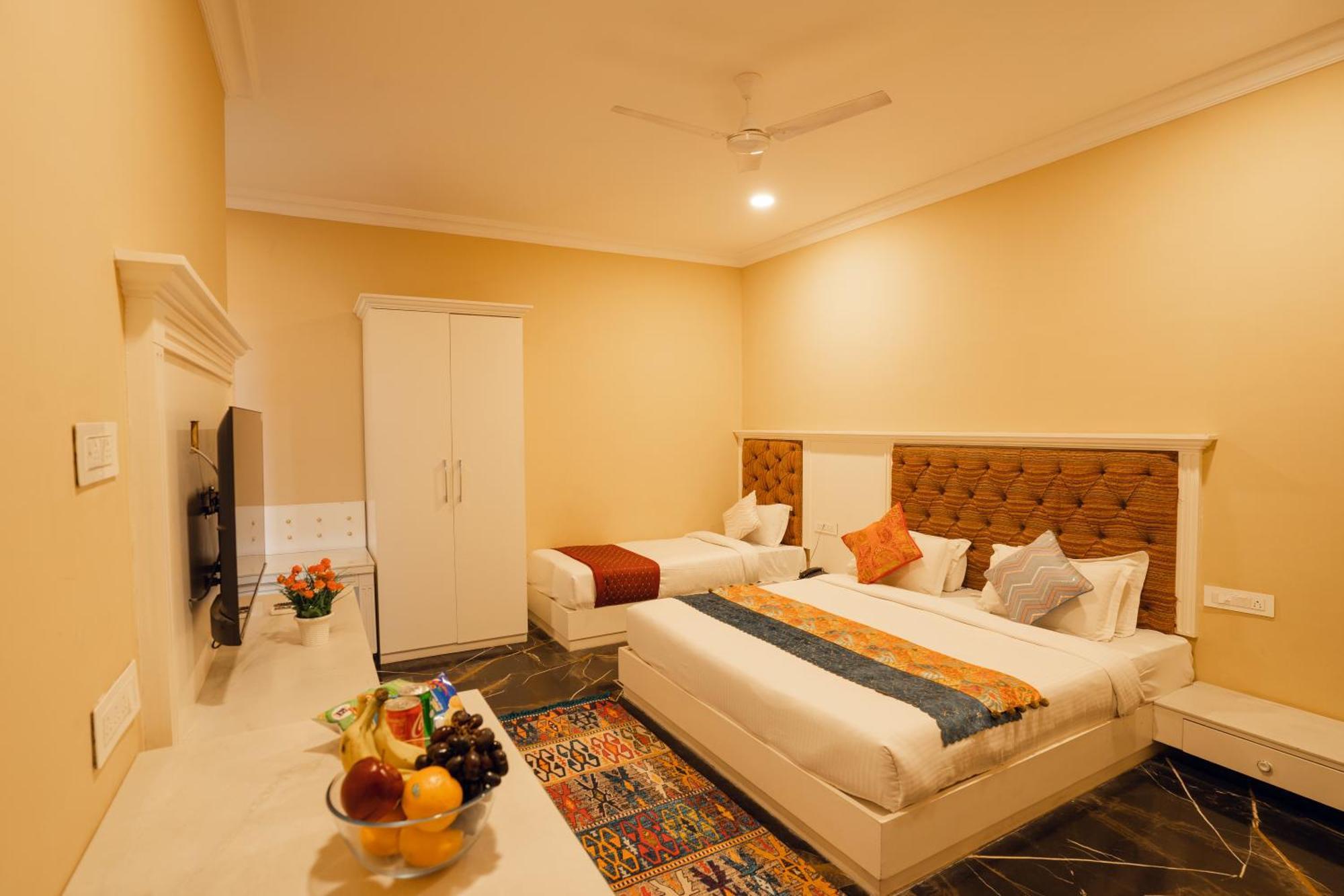 Tripli White Manor Hotel Udaipur