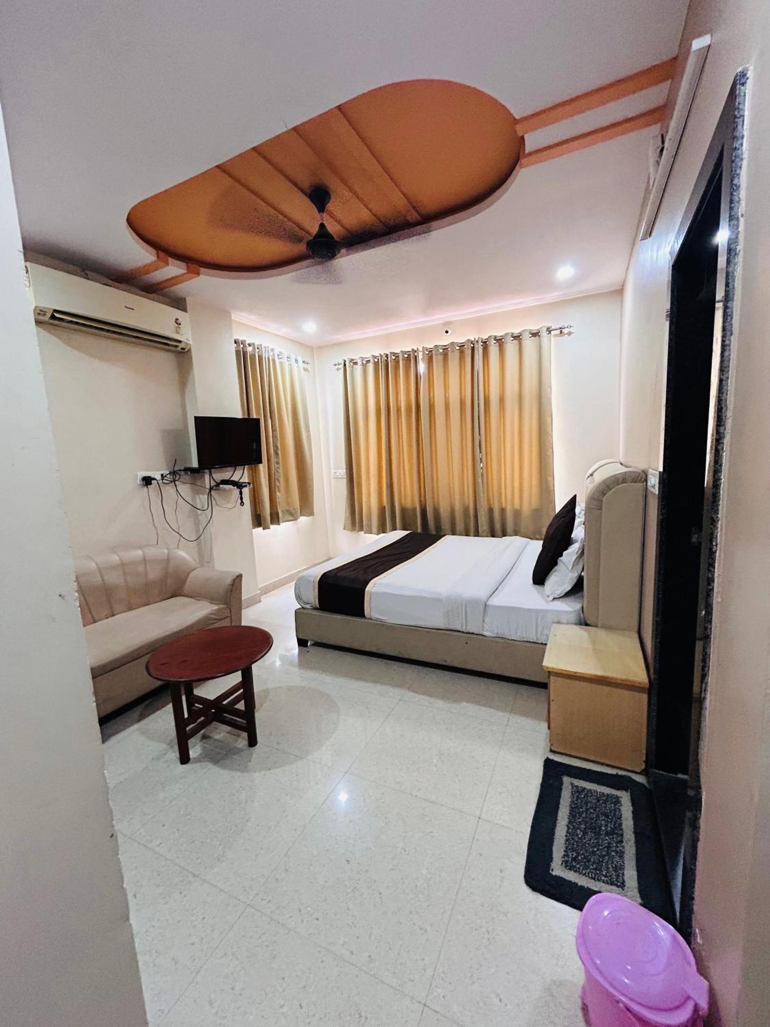 Hotel White House