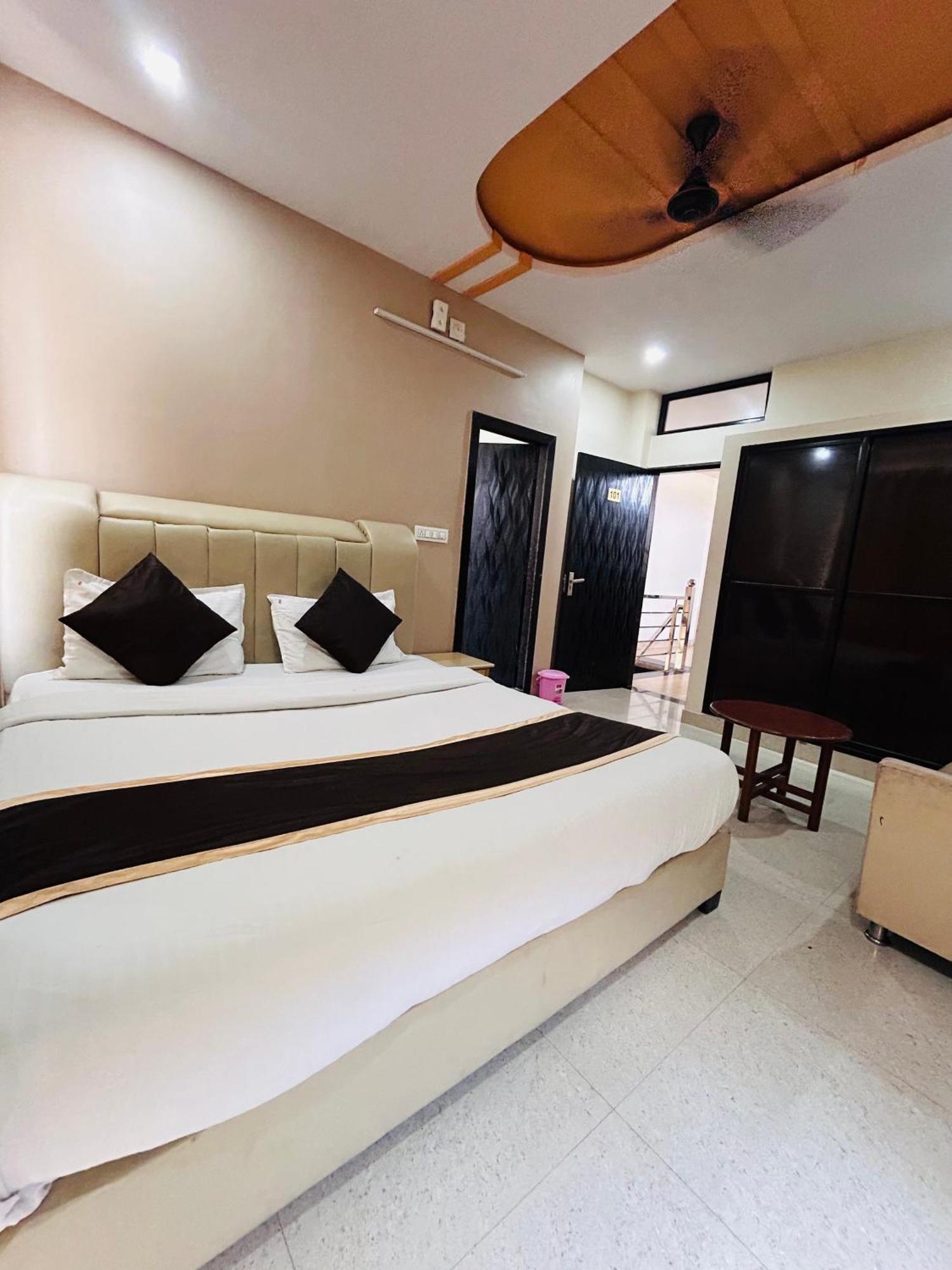 Hotel White House