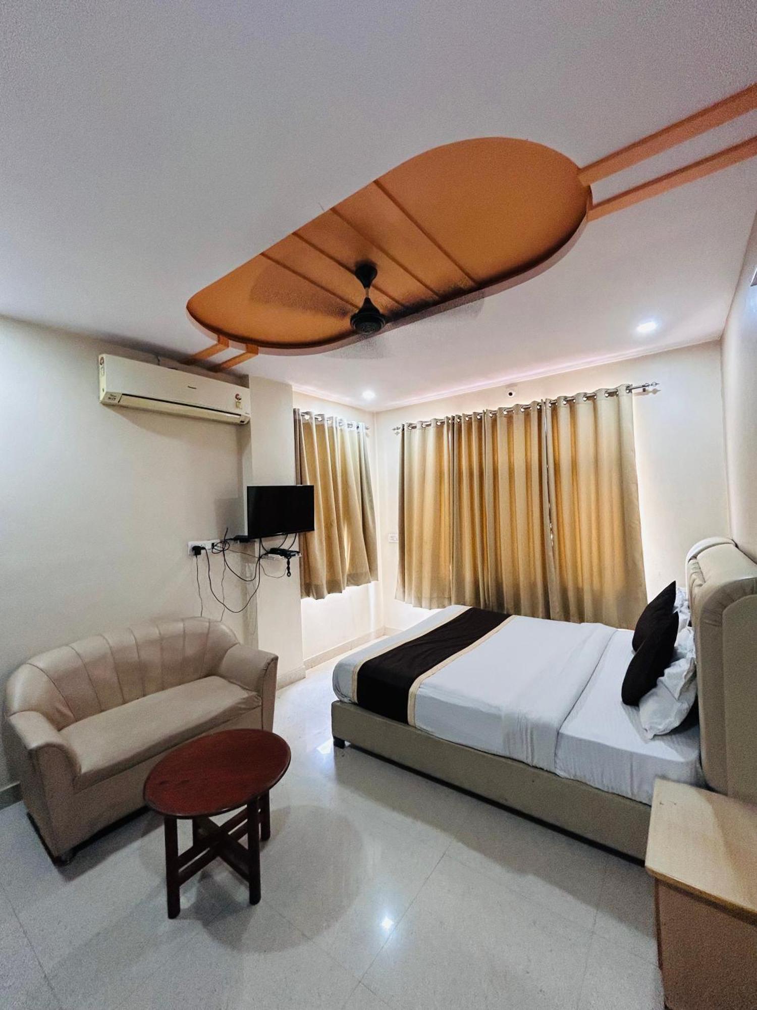Hotel White House *
