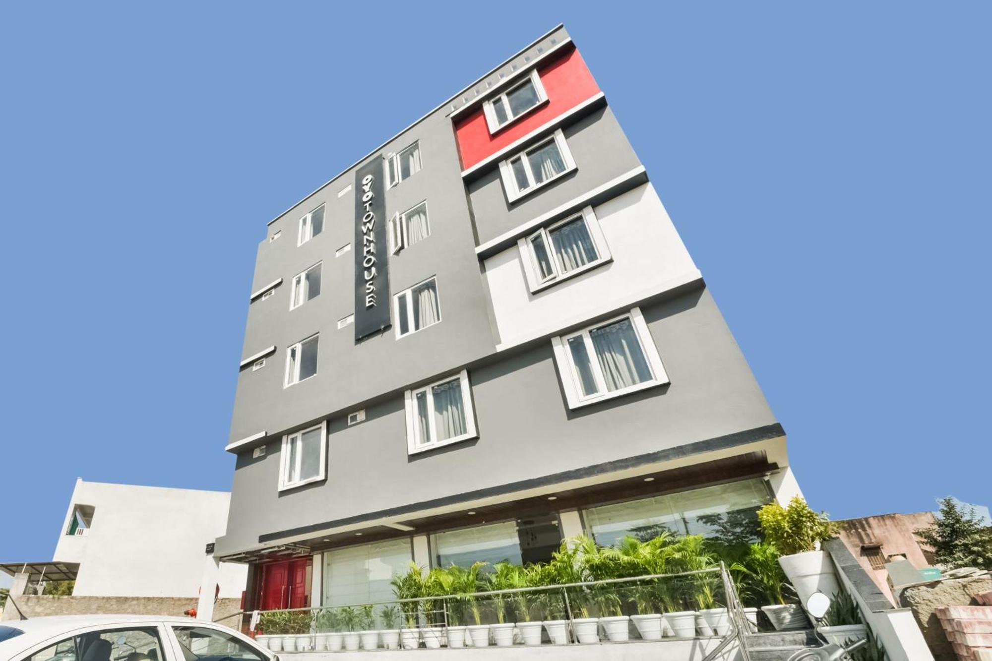 Hotel Townhouse Hiren Magri