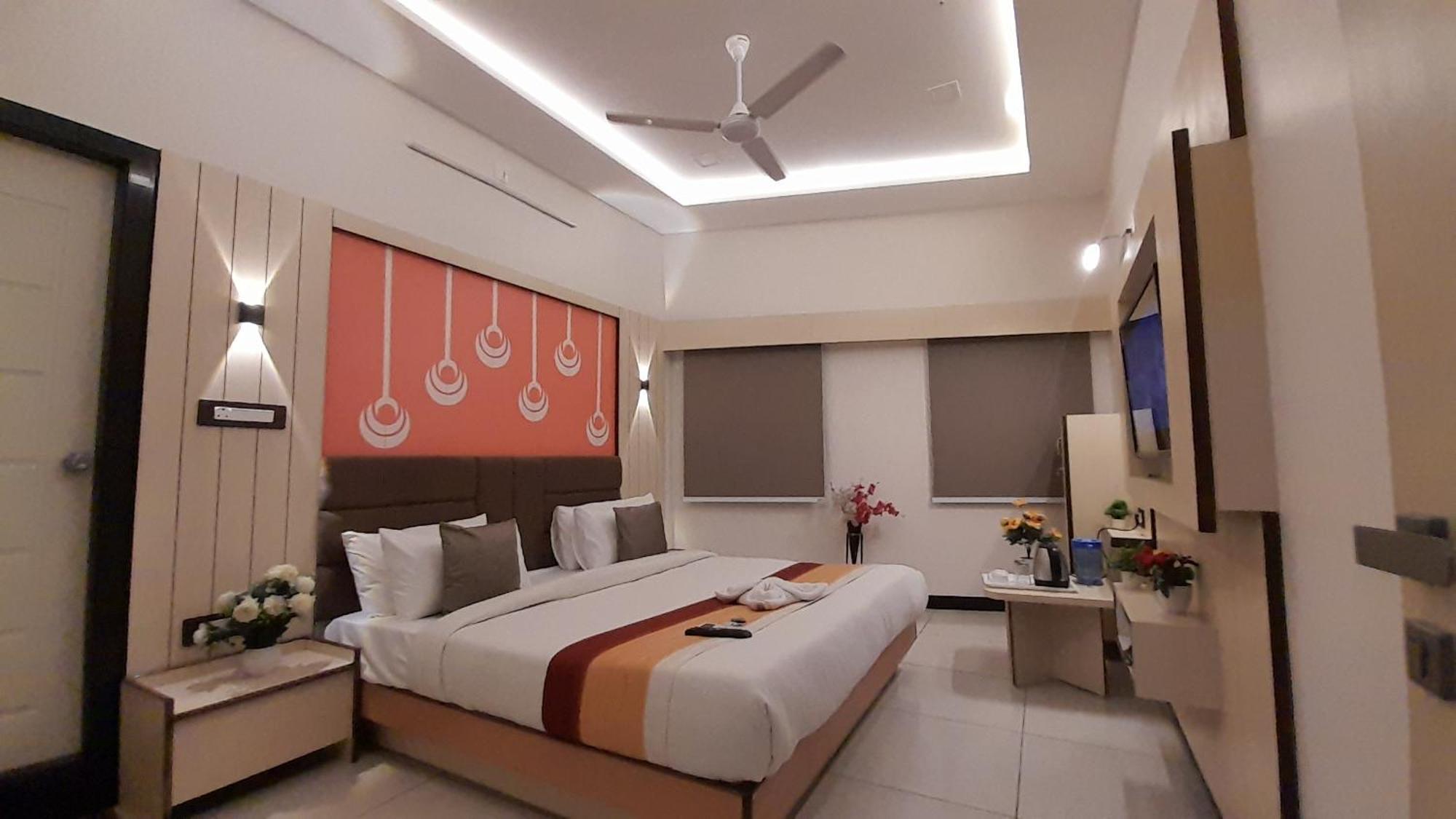Sun Palace