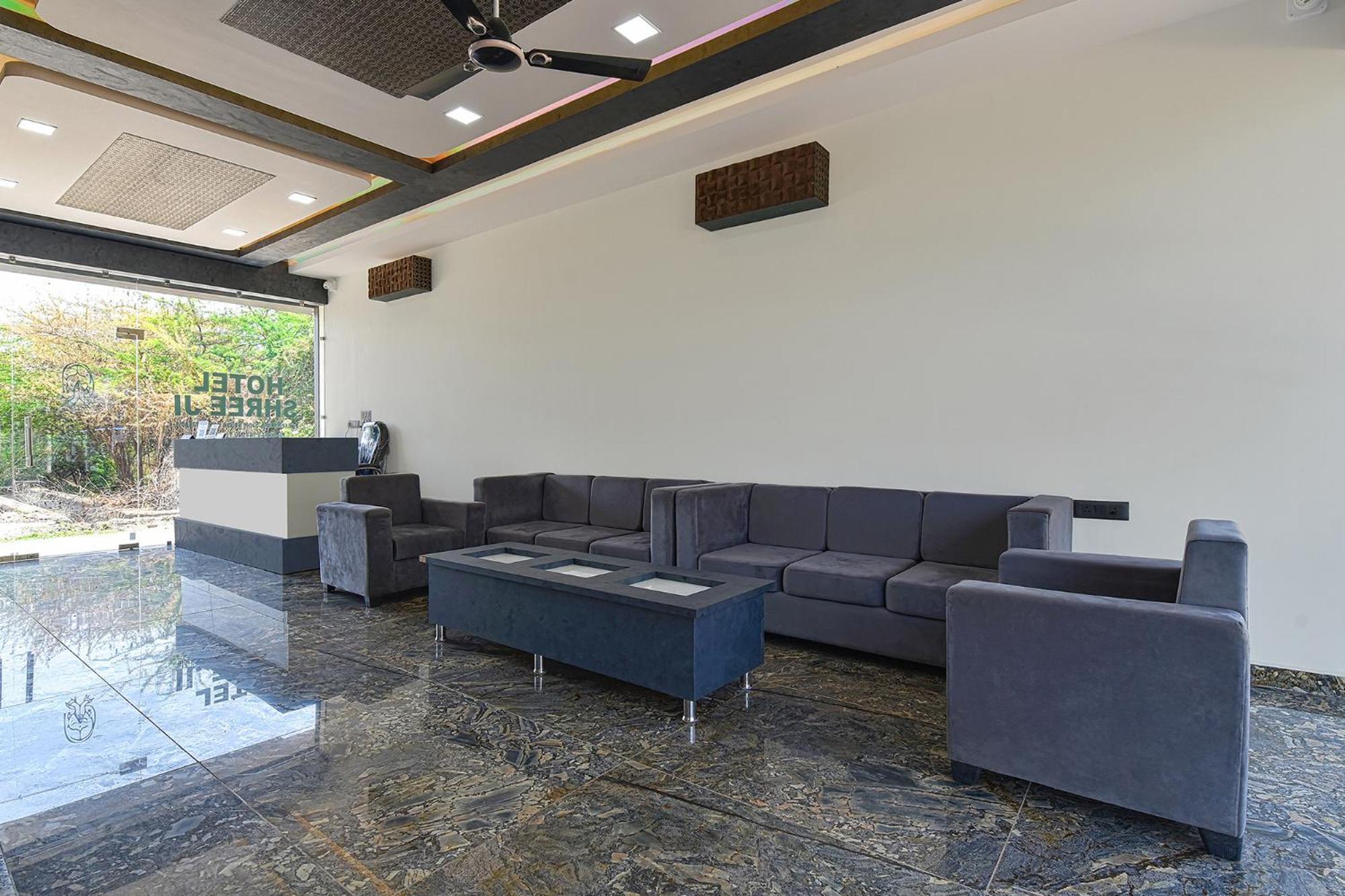 Hotel Fabhotel Shree Ji 3*
