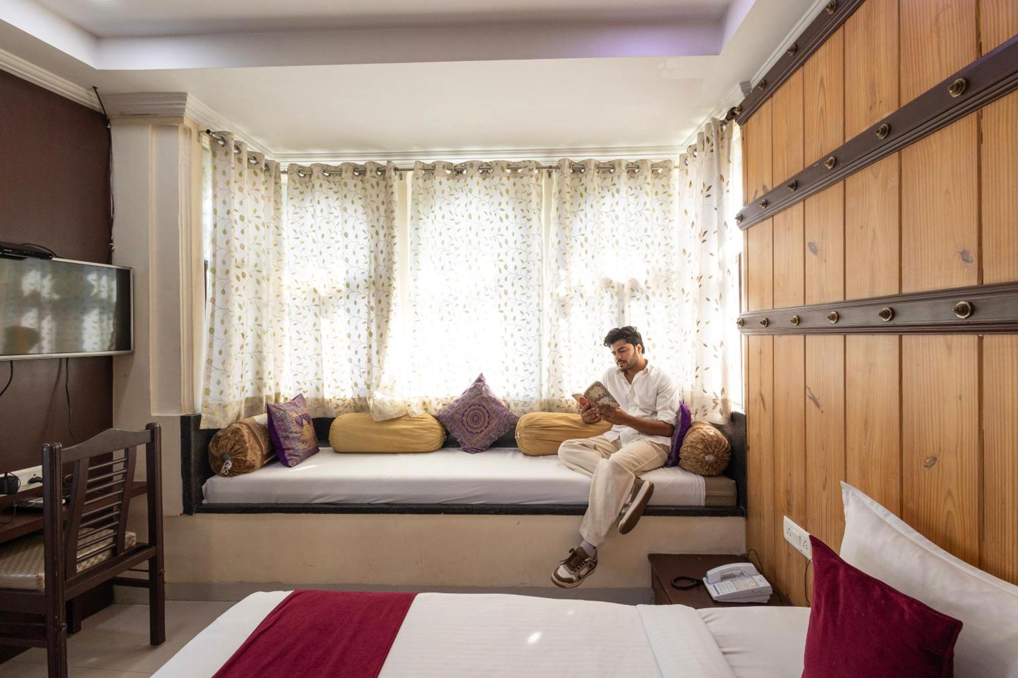 Hide-in - A View Boutique 3*