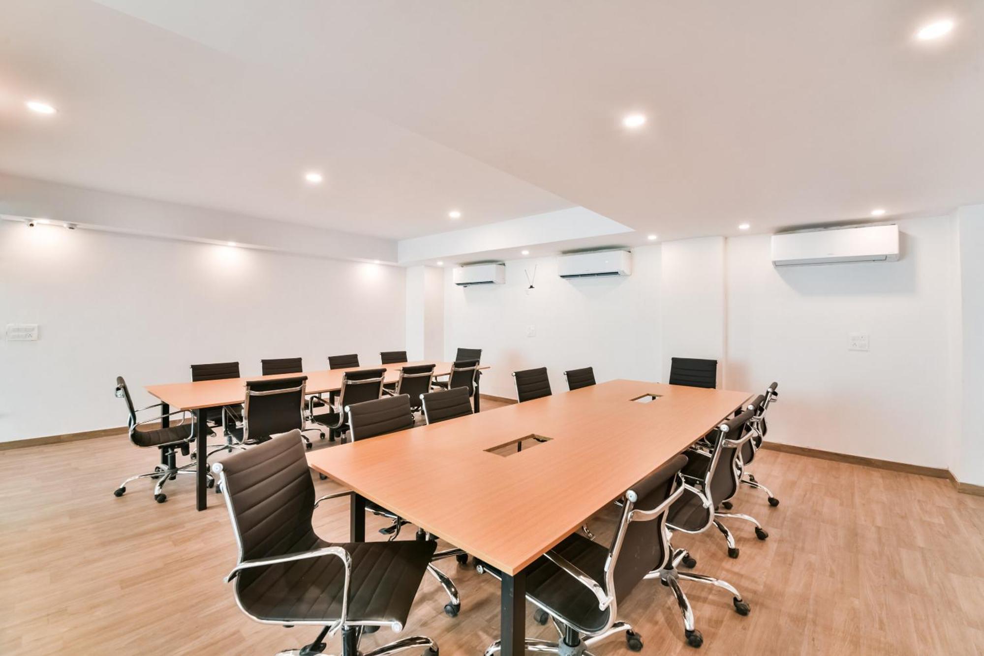 Hotel Townhouse Hiren Magri