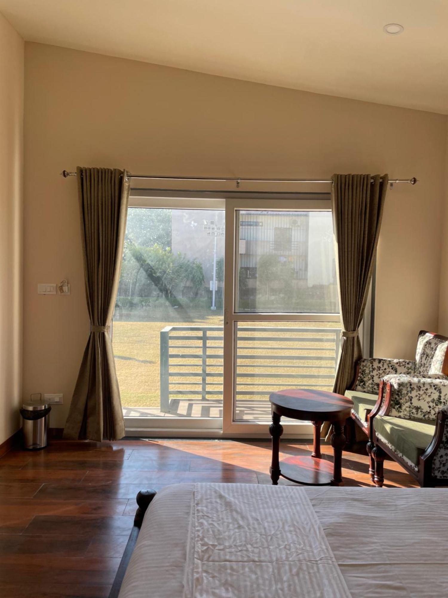 Hotel Vrindavan Greens