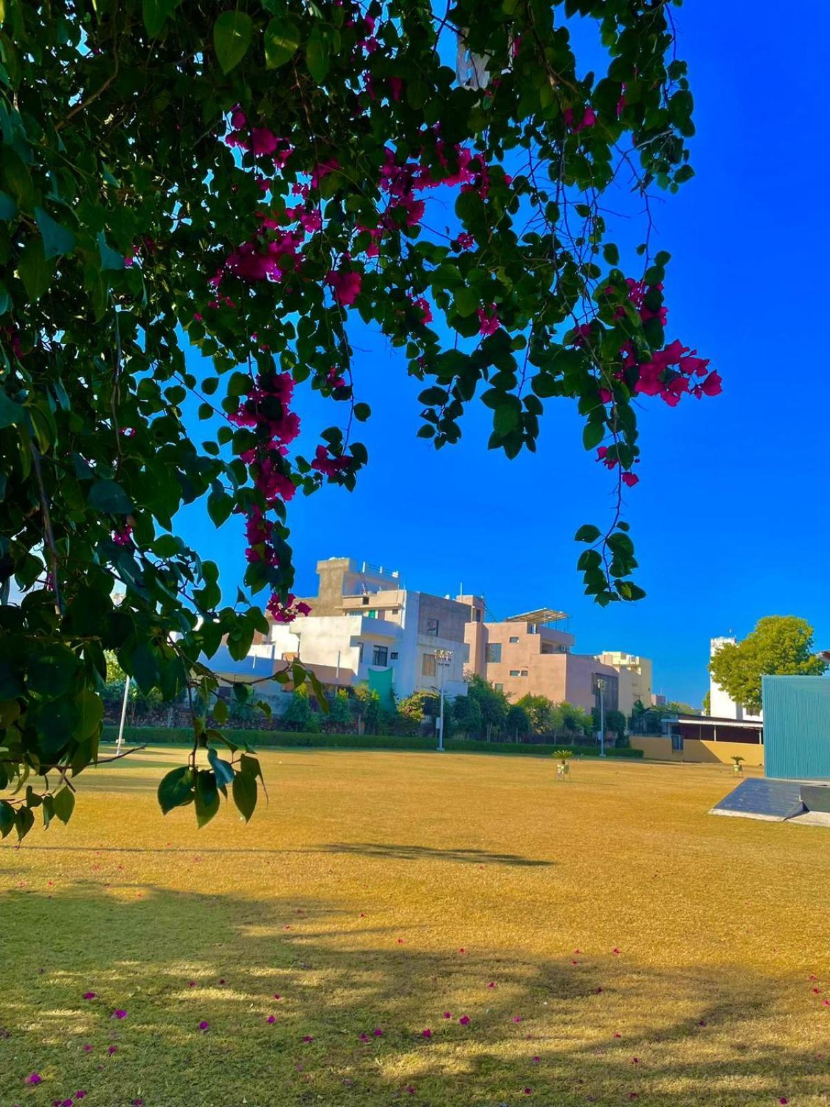 Vrindavan Greens 4*