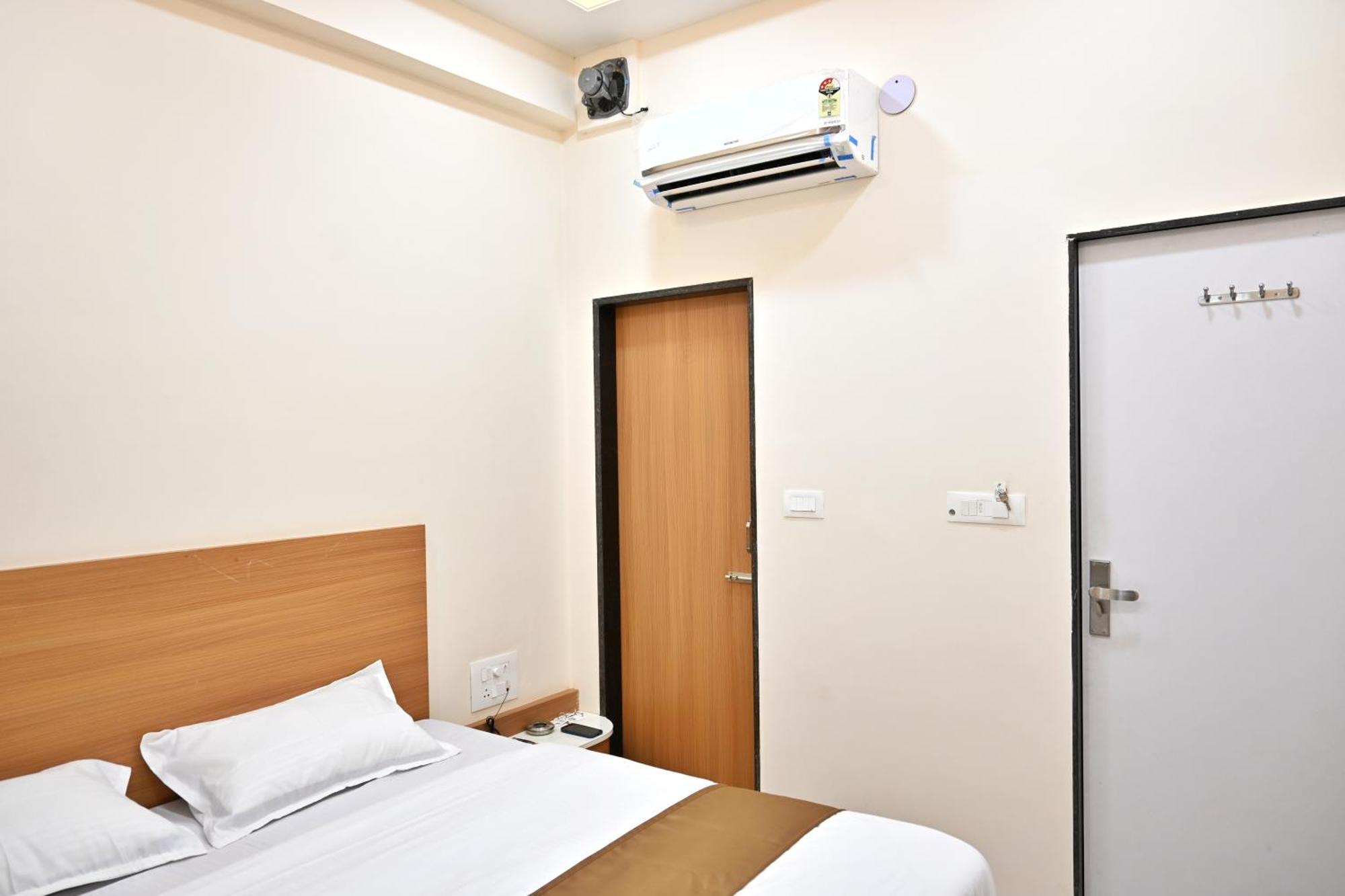Serenity Heights Hotel *