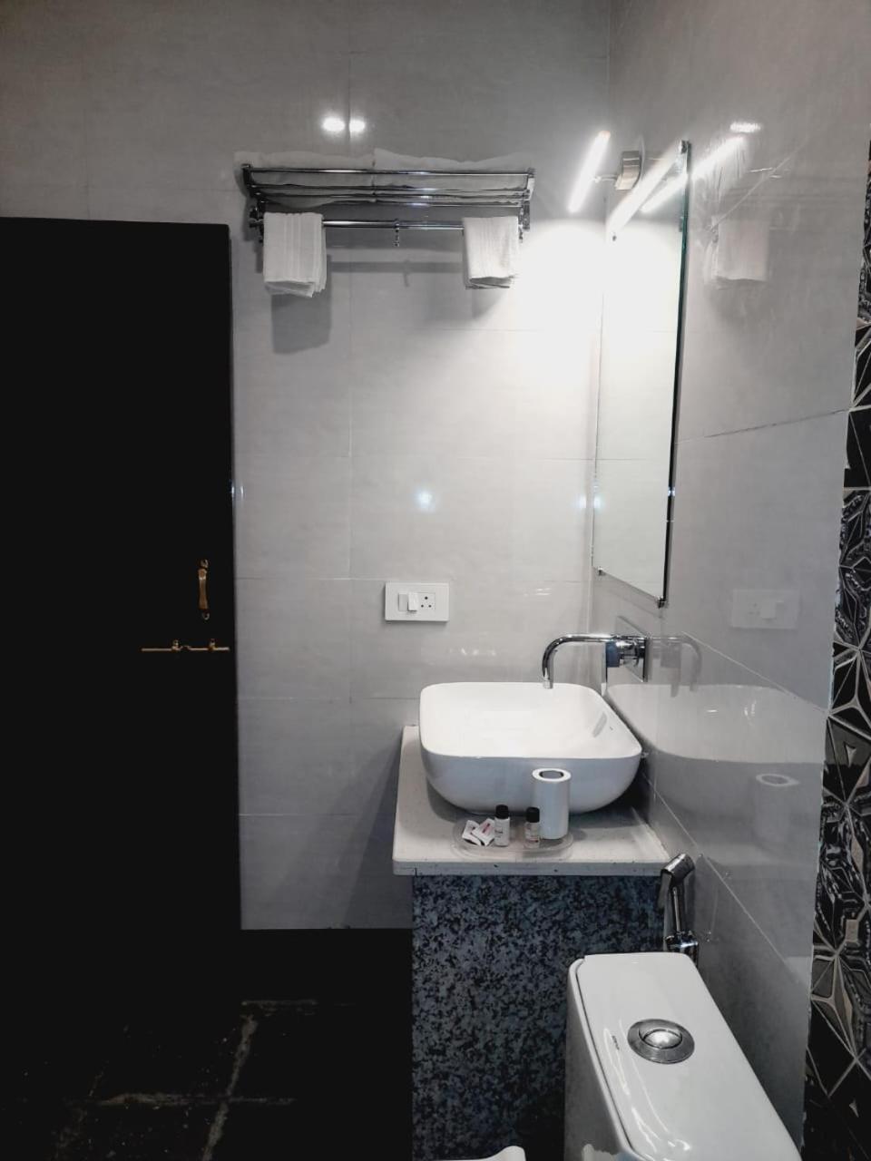 Sargam Sadan Hotel