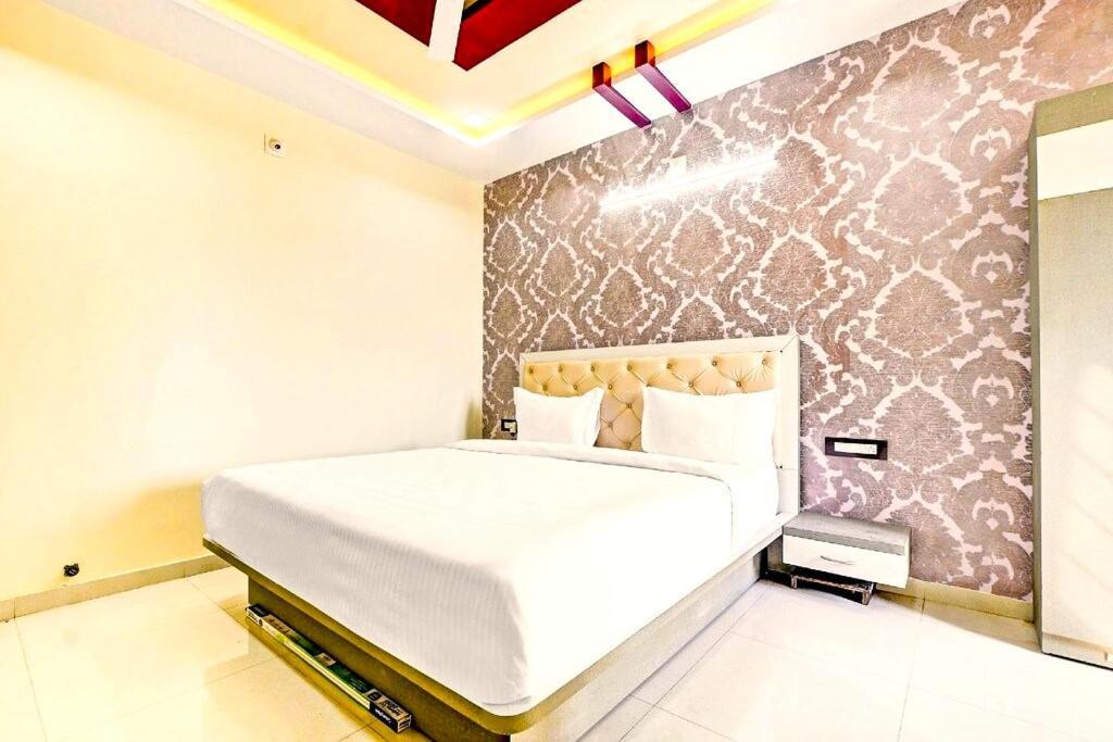 Sun Palace