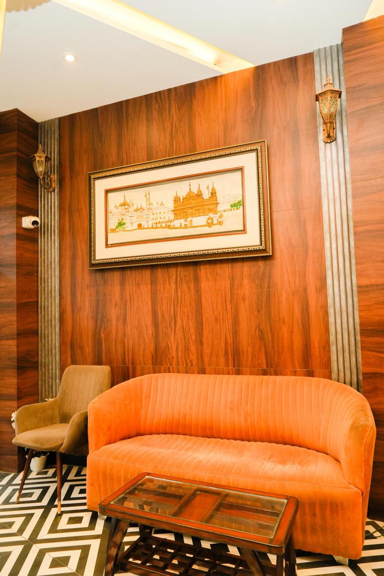 The Glance Inn Udaipur By Naina Staycation - Rooftop Swimming Pool ! Prime Location ! Most Awarded ! Big Parking ! Hotel