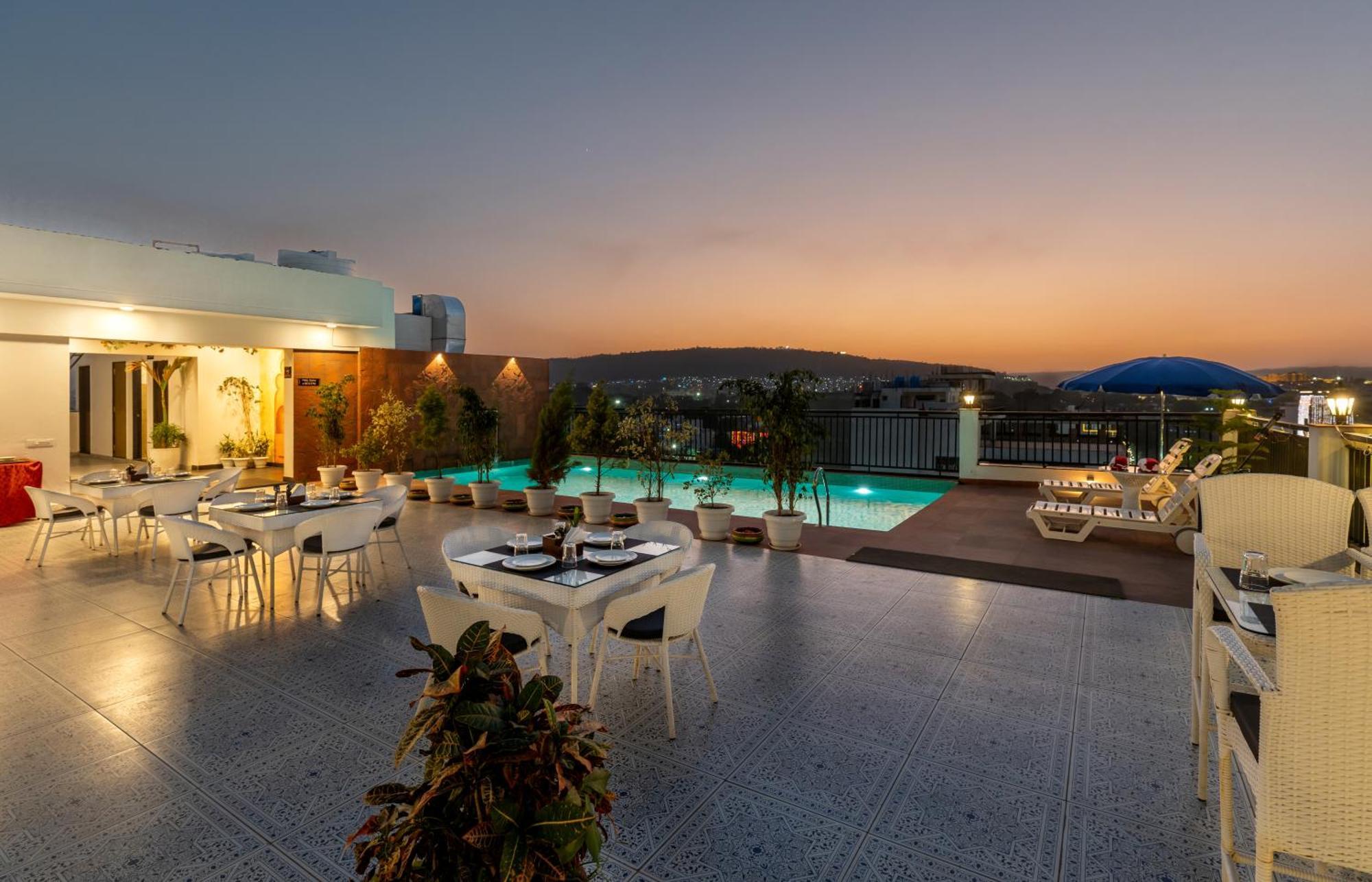 Hotel De Glance - A Corporate Near To Railway Station