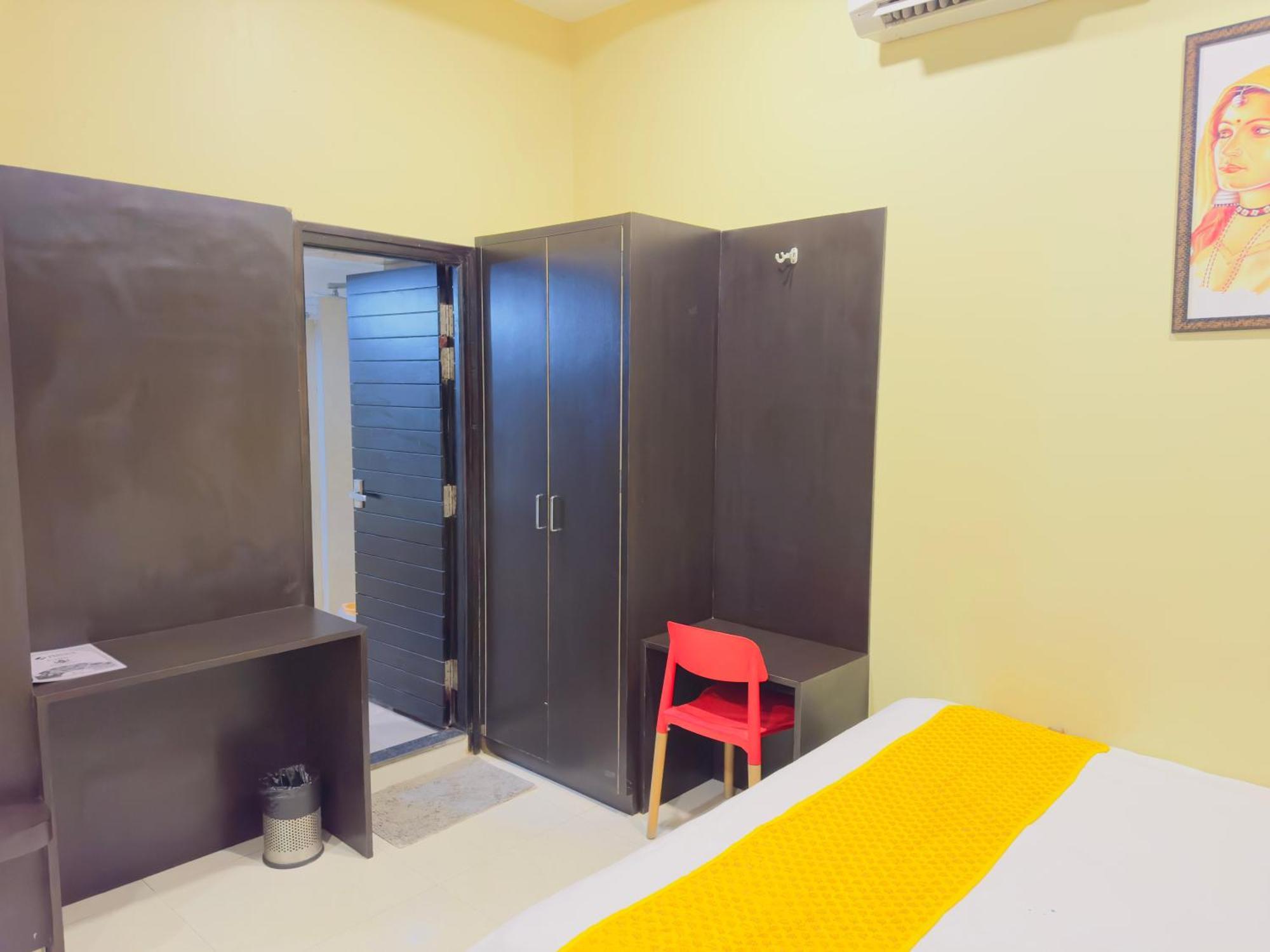 Bhagwat - Economy In With Swimmimg Pool Hotel 3*